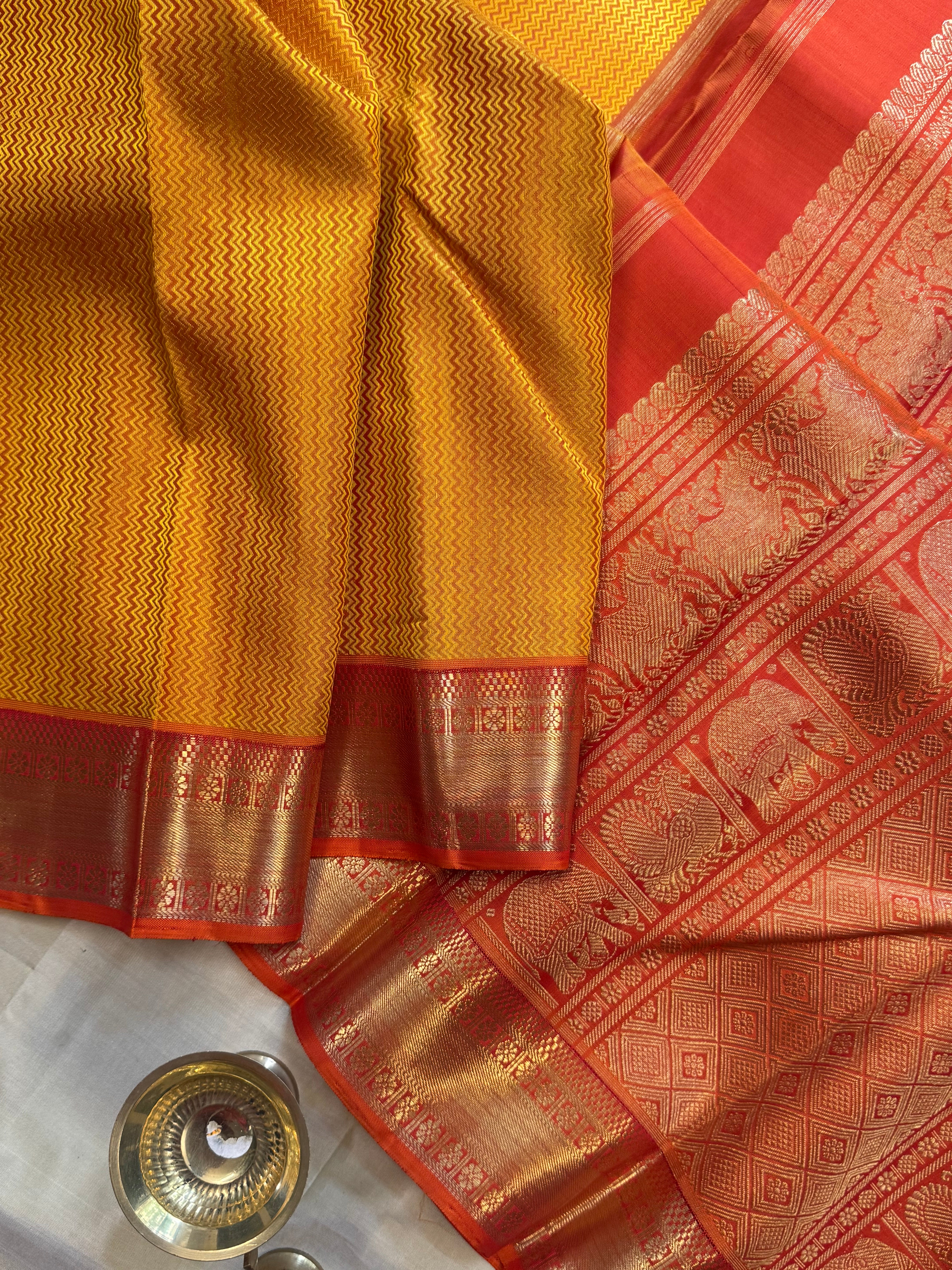 Double tone yellow vangi style body : kanjipuram silk