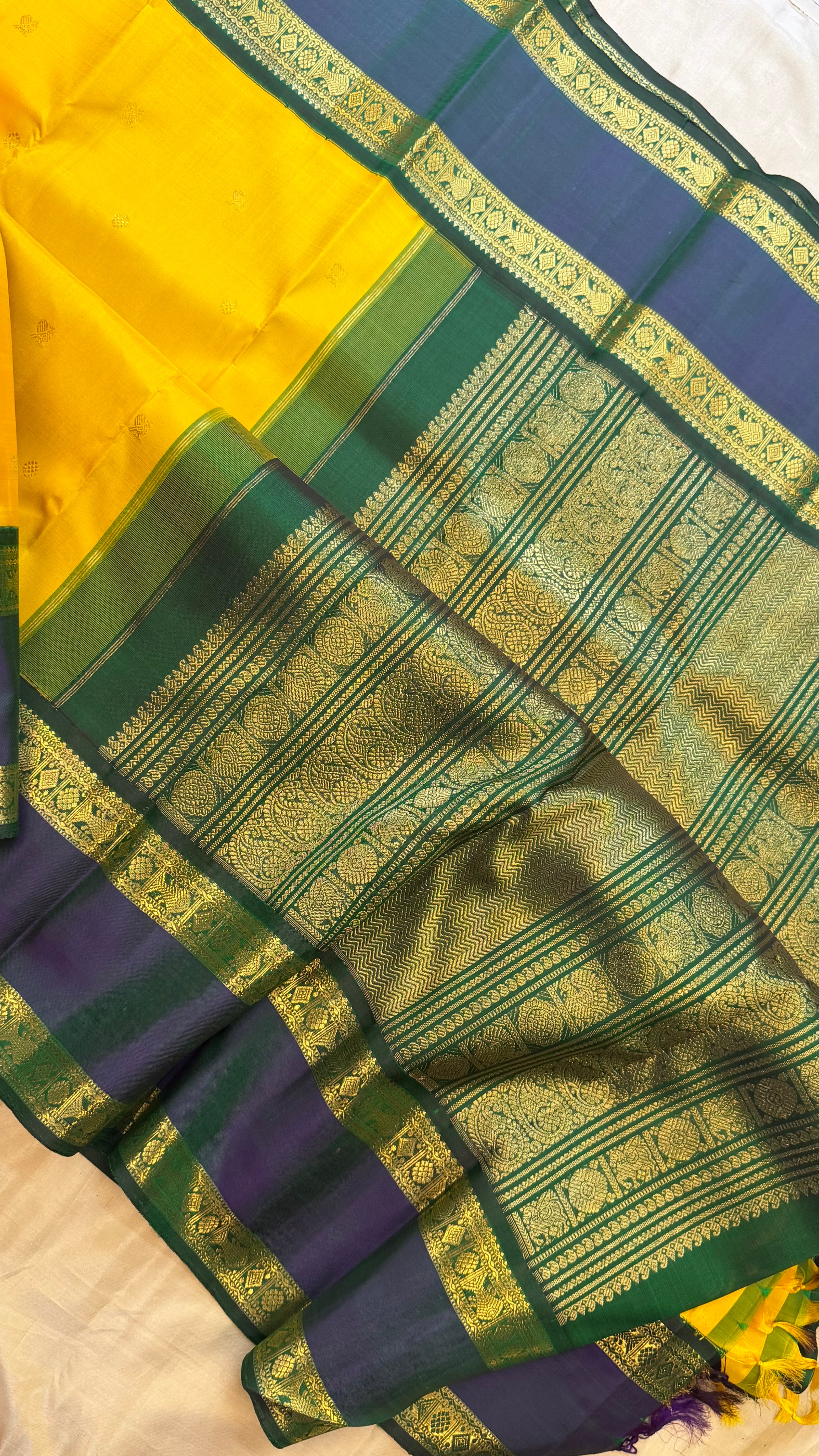 Manjal and mayilkazhuthu green retta pet border Kai Korvai / Kanjipuram silk