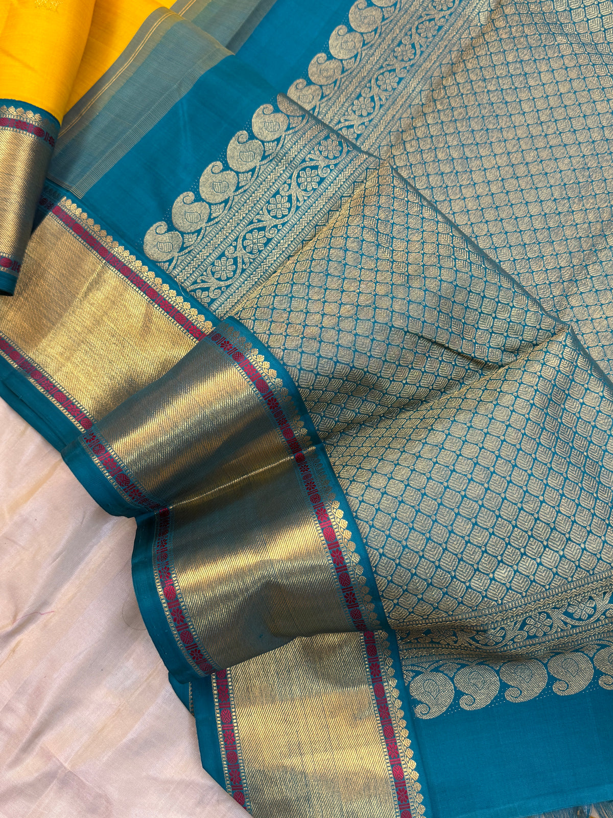 Yellow Zari butta and Korvai mayilkazhuthu/Aarani silk saree clsa 11123
