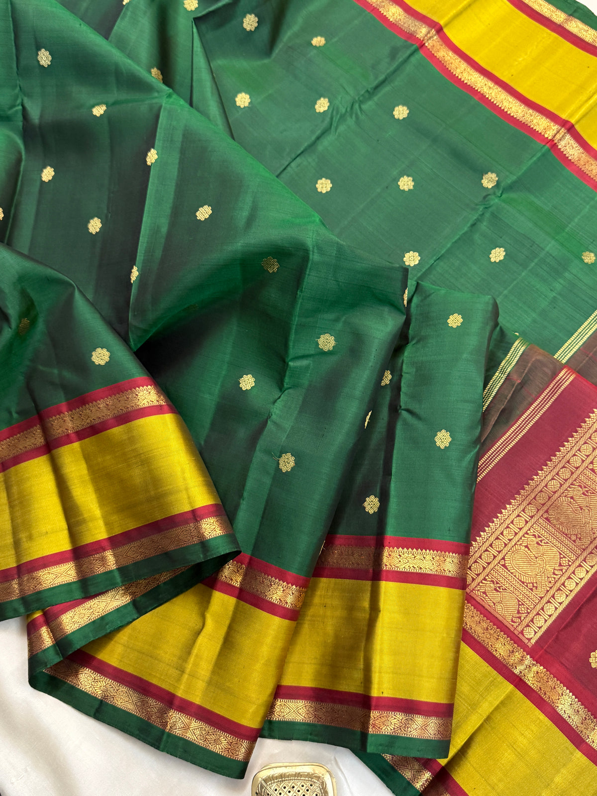 Green body Butta and Rettapet / kanjipuram silk saree clsa 12368