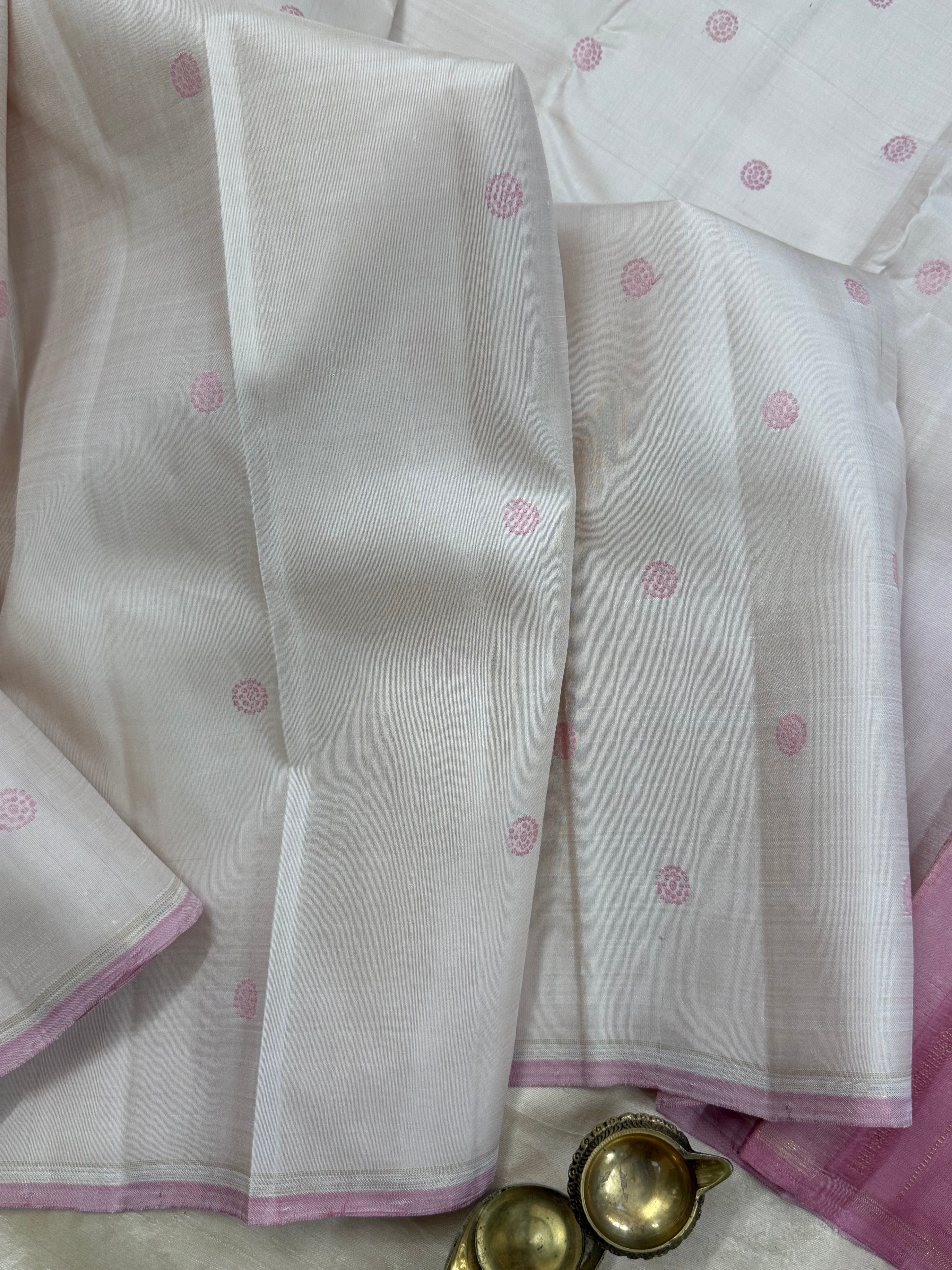 Offwhite pink thread butta / Kanjipuram silk