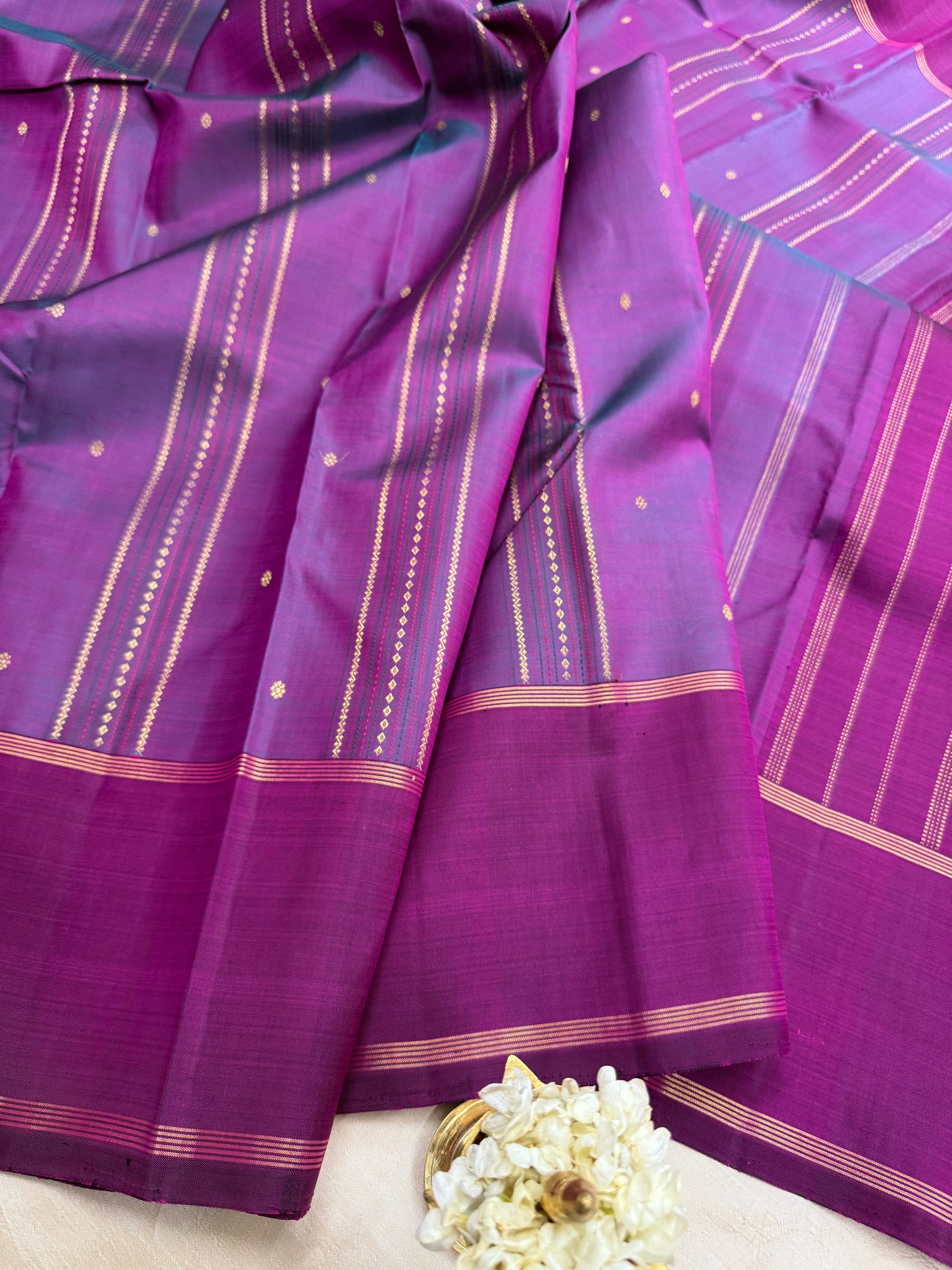 Shot of Rama green vertical veldhari / kanjipuram silk