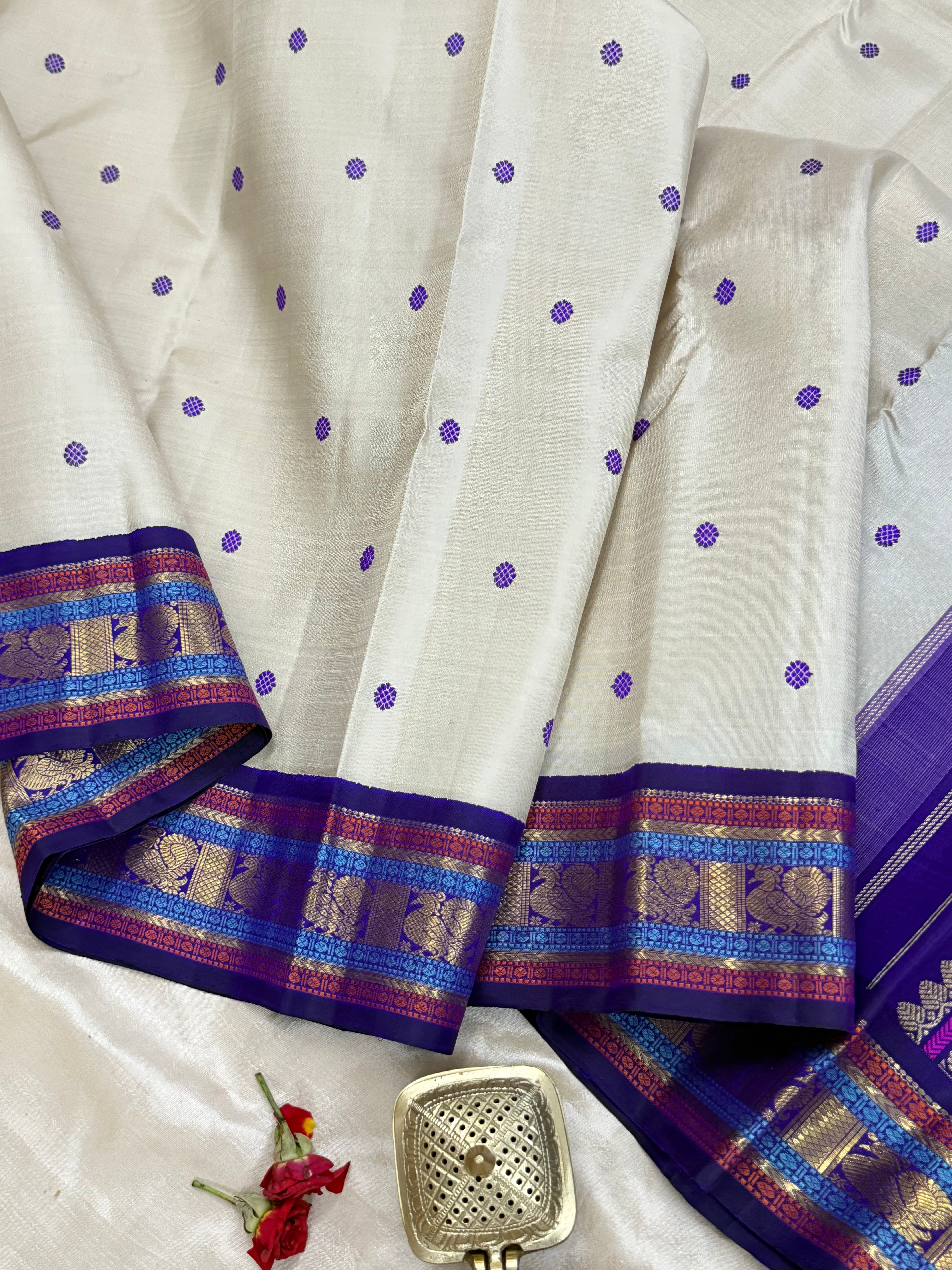 Offwhite and purple thread butta kai korvai/ Kanjipuram silk