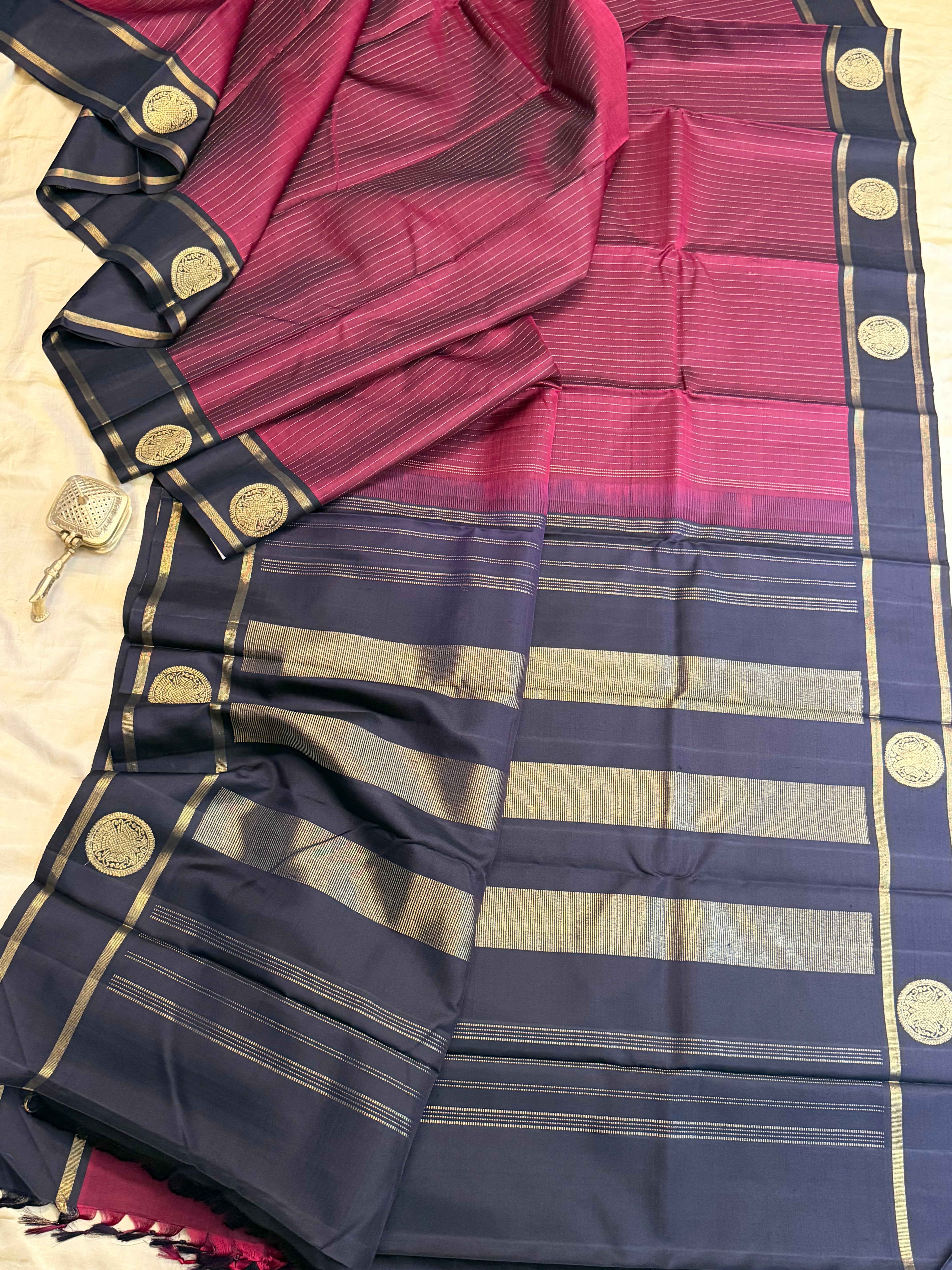 Permam : beetroot colour border Butta . / Kanjipuram silk CL4801