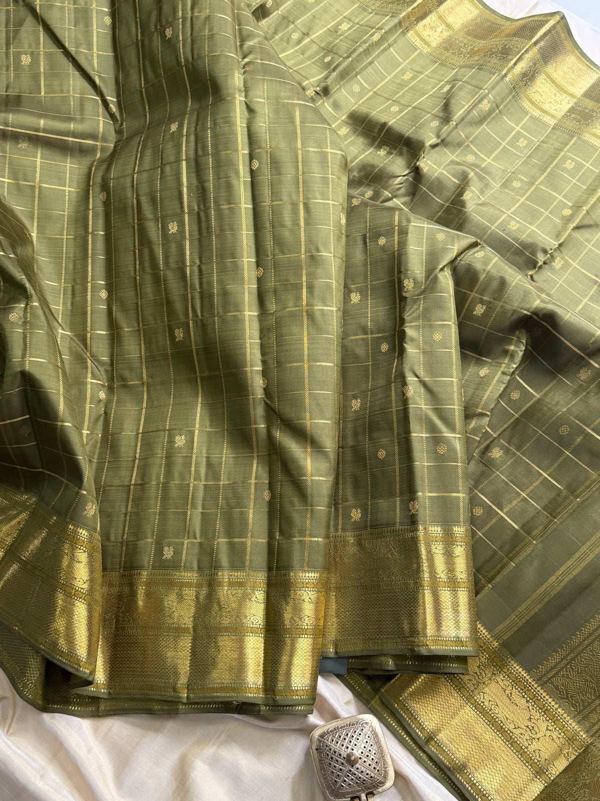 Chutney green Kattam Butta Korvai pure Kanjipuram silk