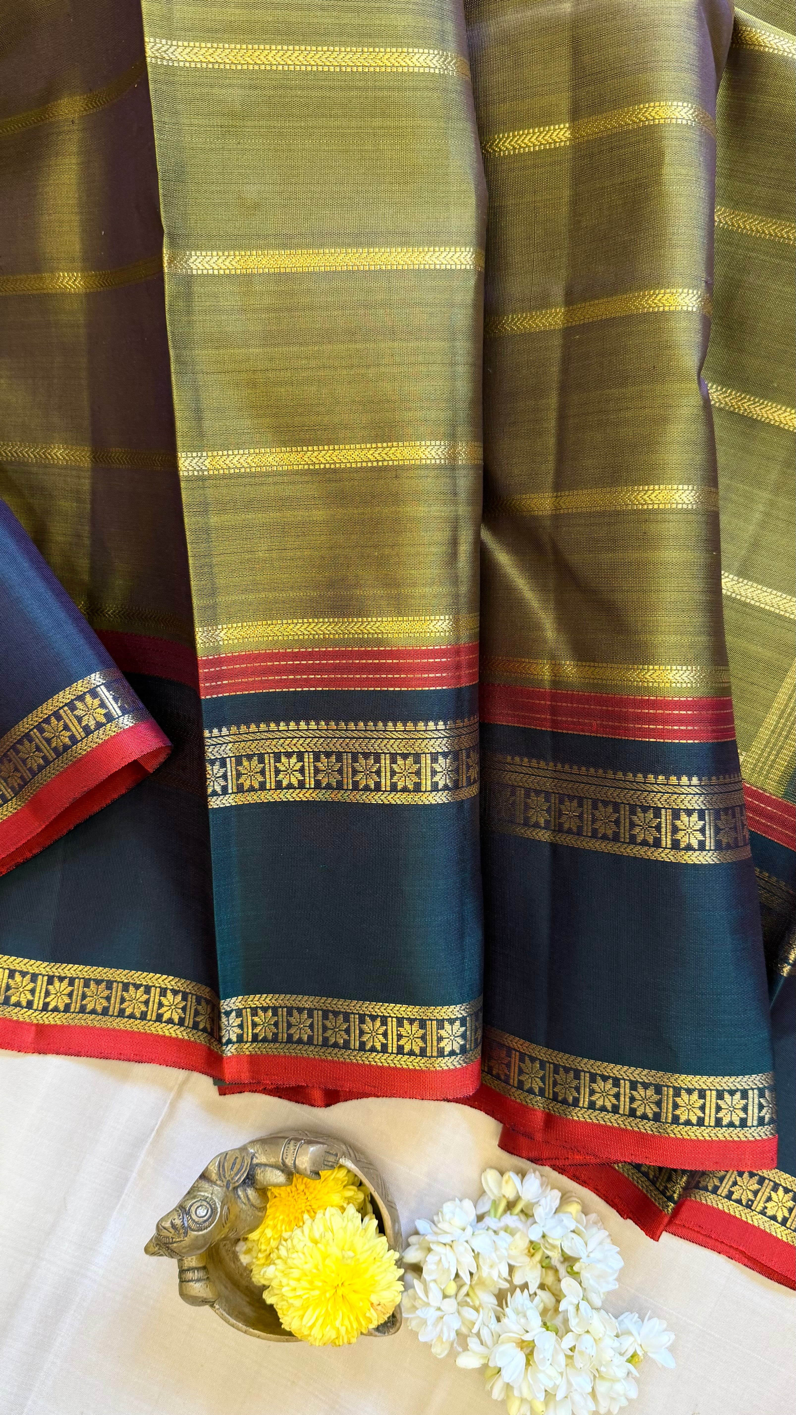 Mehandi green veldhari and rettapet border/ kanjipuram silk