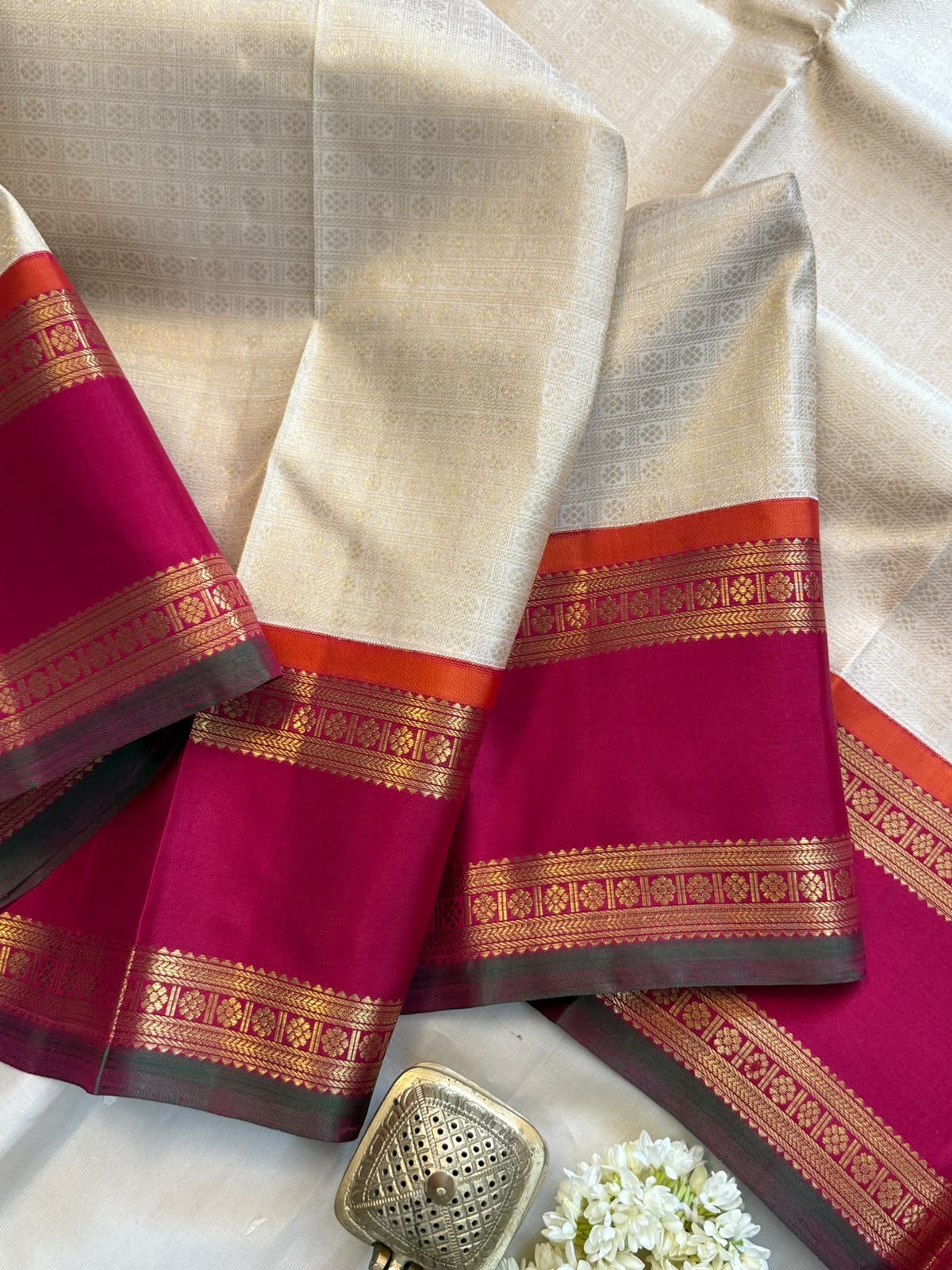 Brocade pure Zari Korvai Laksham Butta / Kanjipuram silk CLSA10710