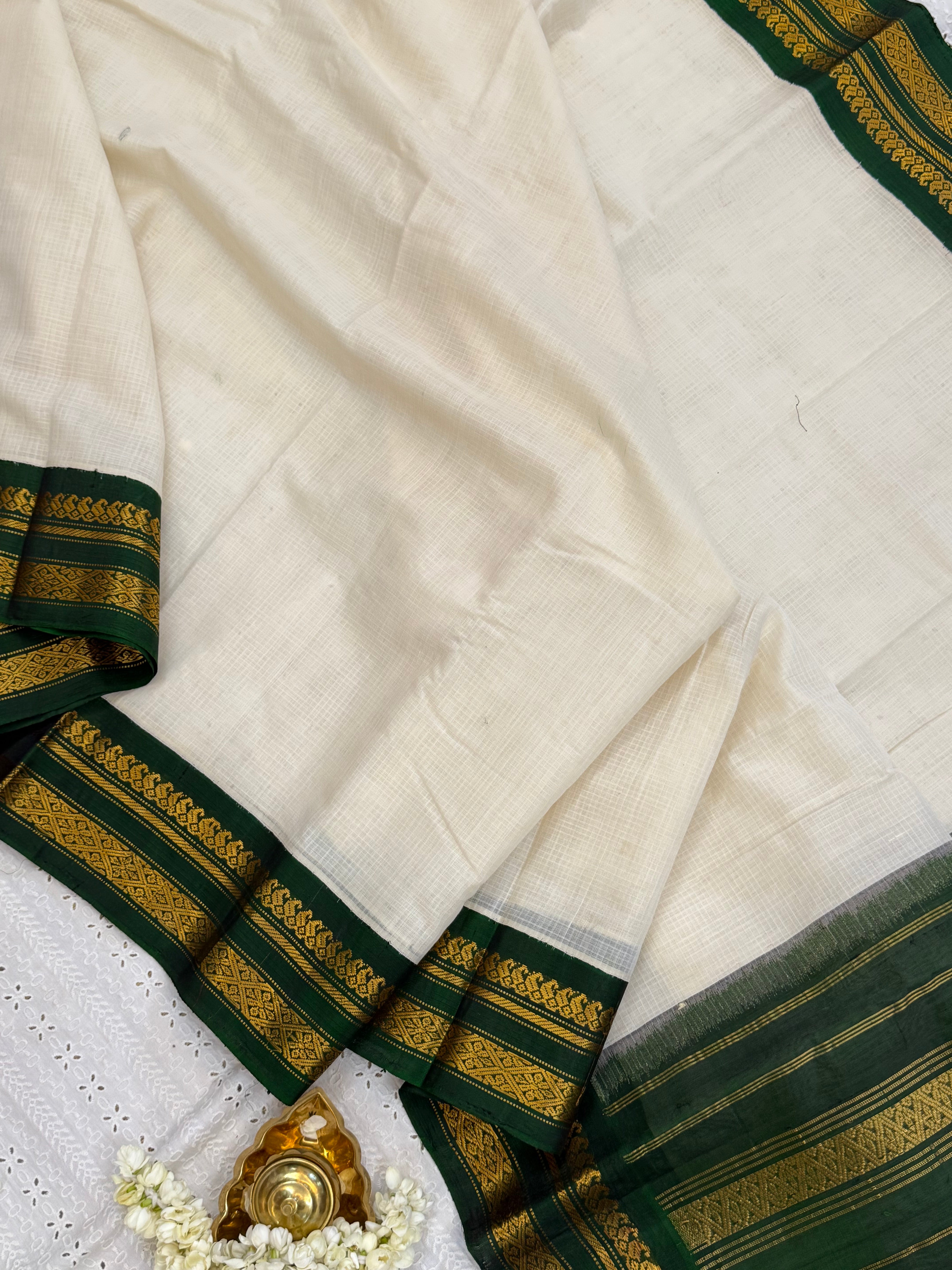 Offwhite and green / Gadwal cotton - No Blouse CLSA9305