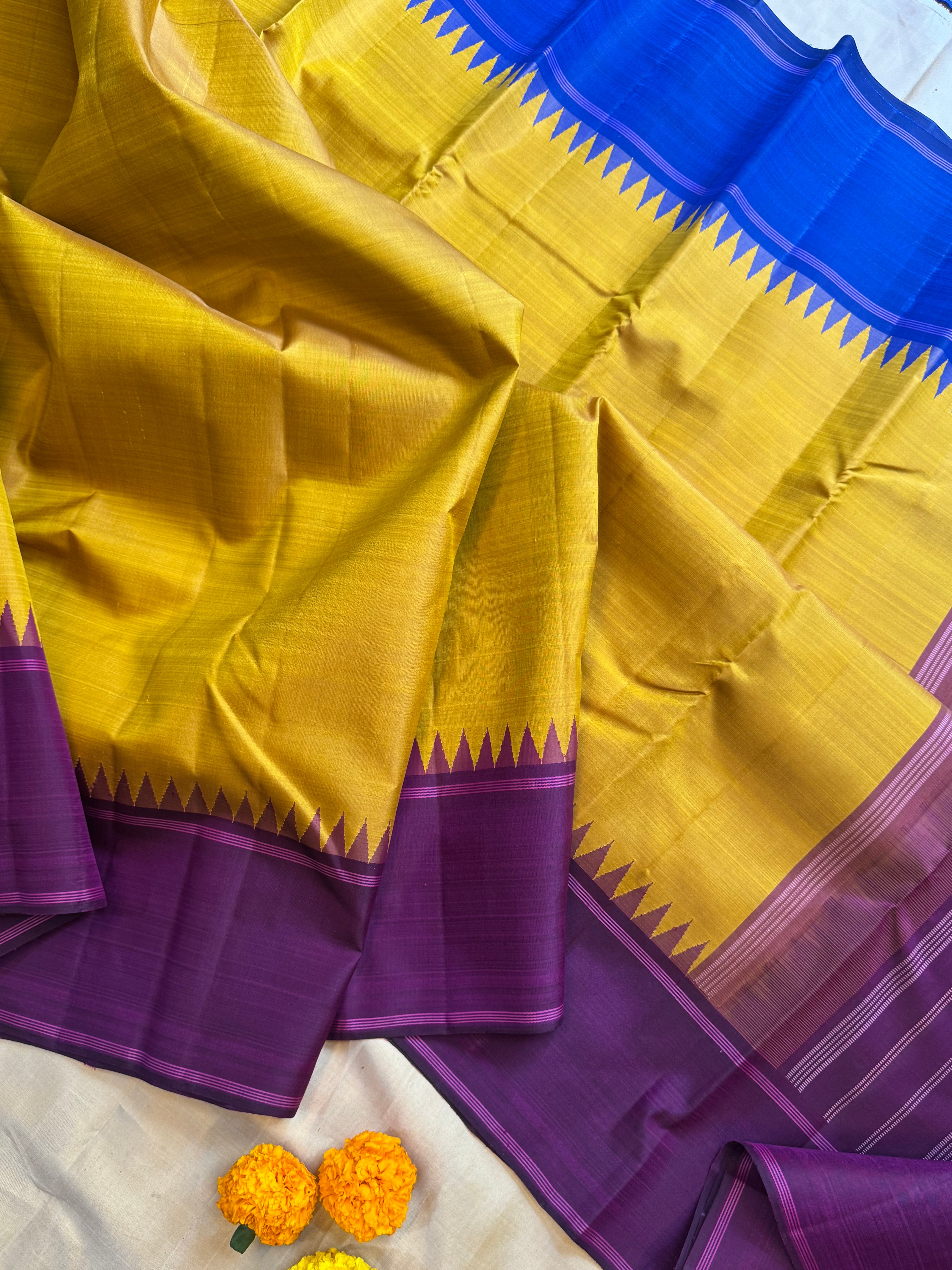 Vendayam Manjal Ganga Jamuna korvai / Arani silk