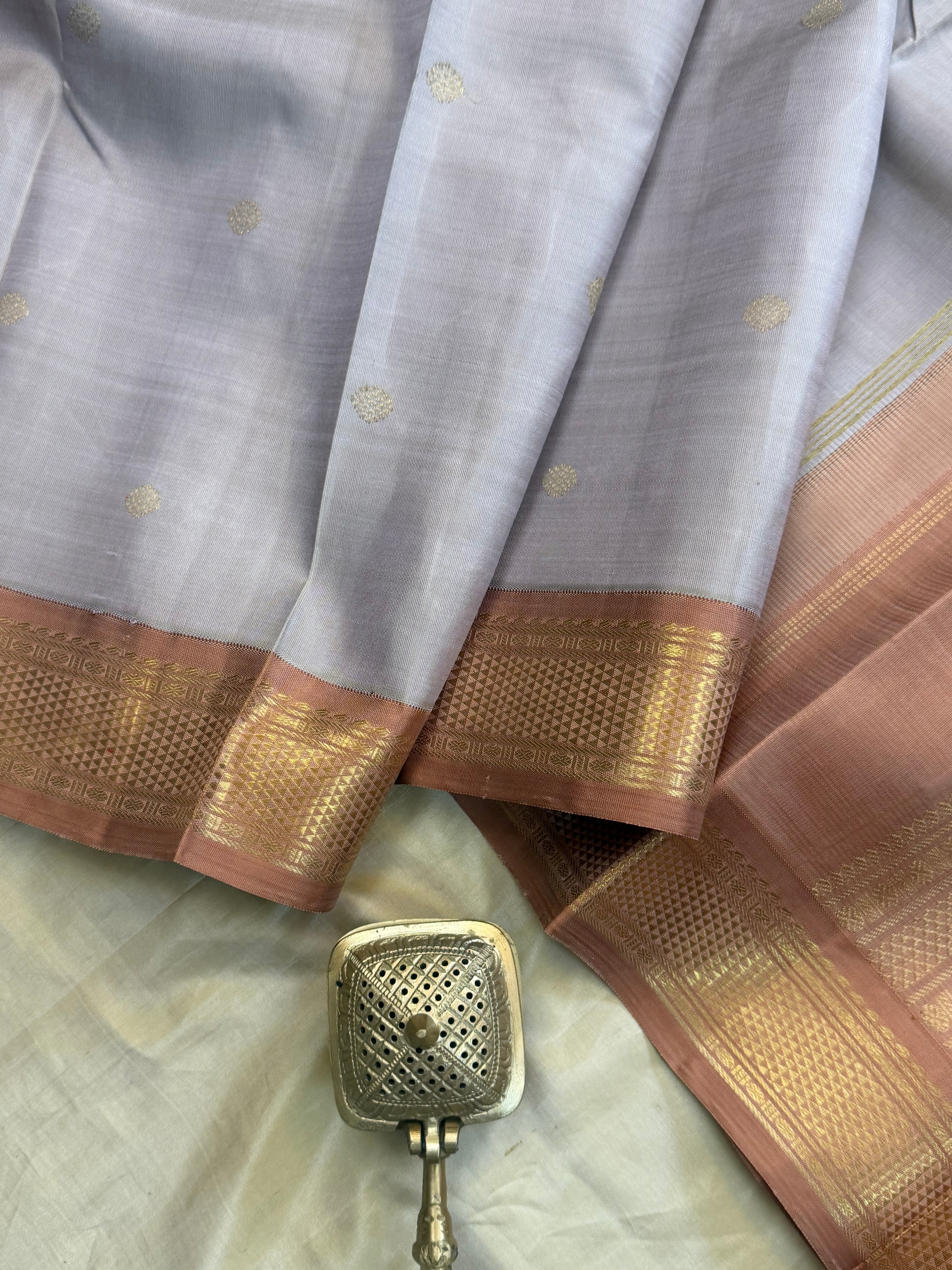Onam collection: beige silver kai Korvai / pure zari Kanjipuram silk