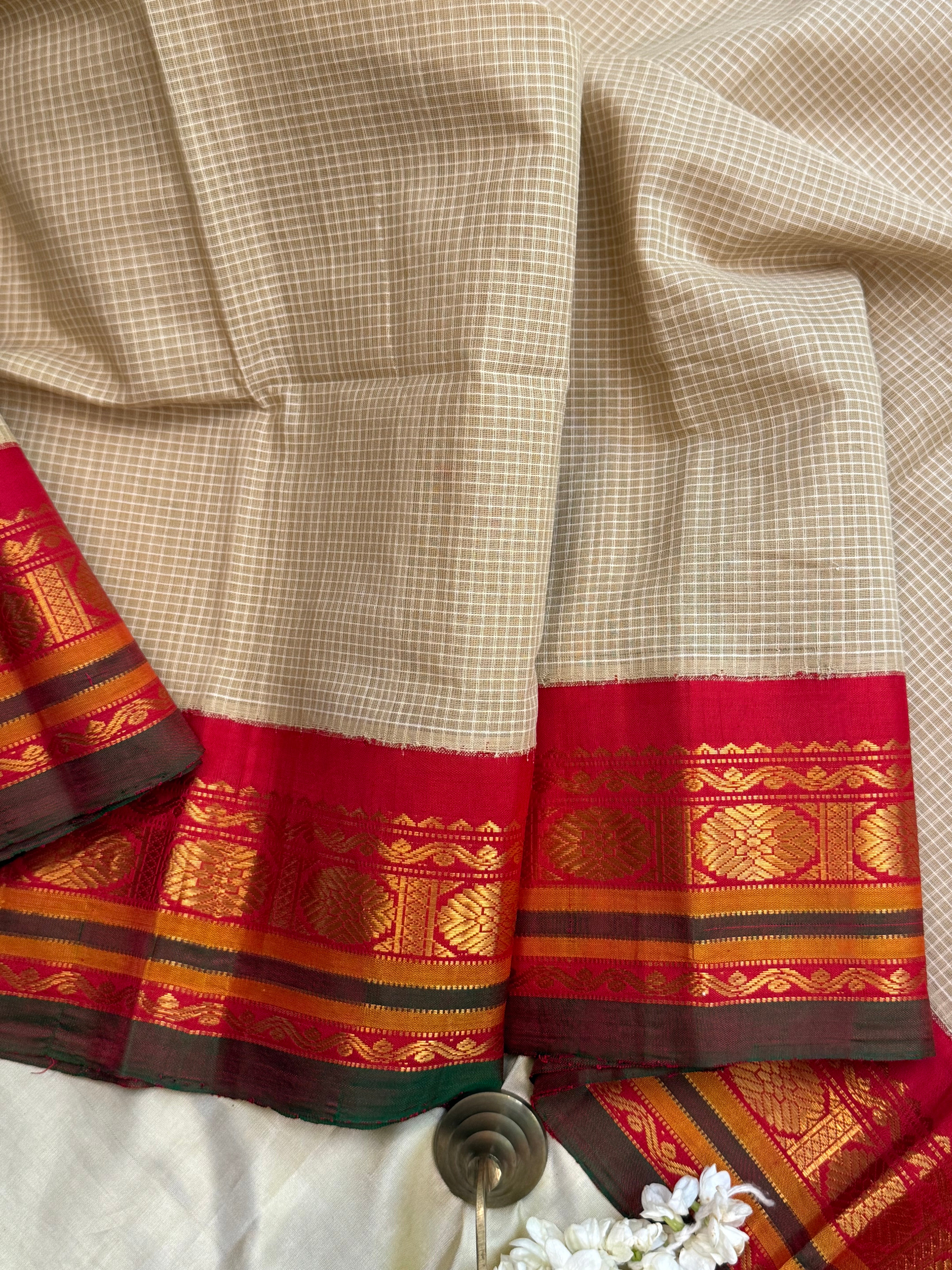 Creame and red korvai / Gadwal cotton (No Blouse)