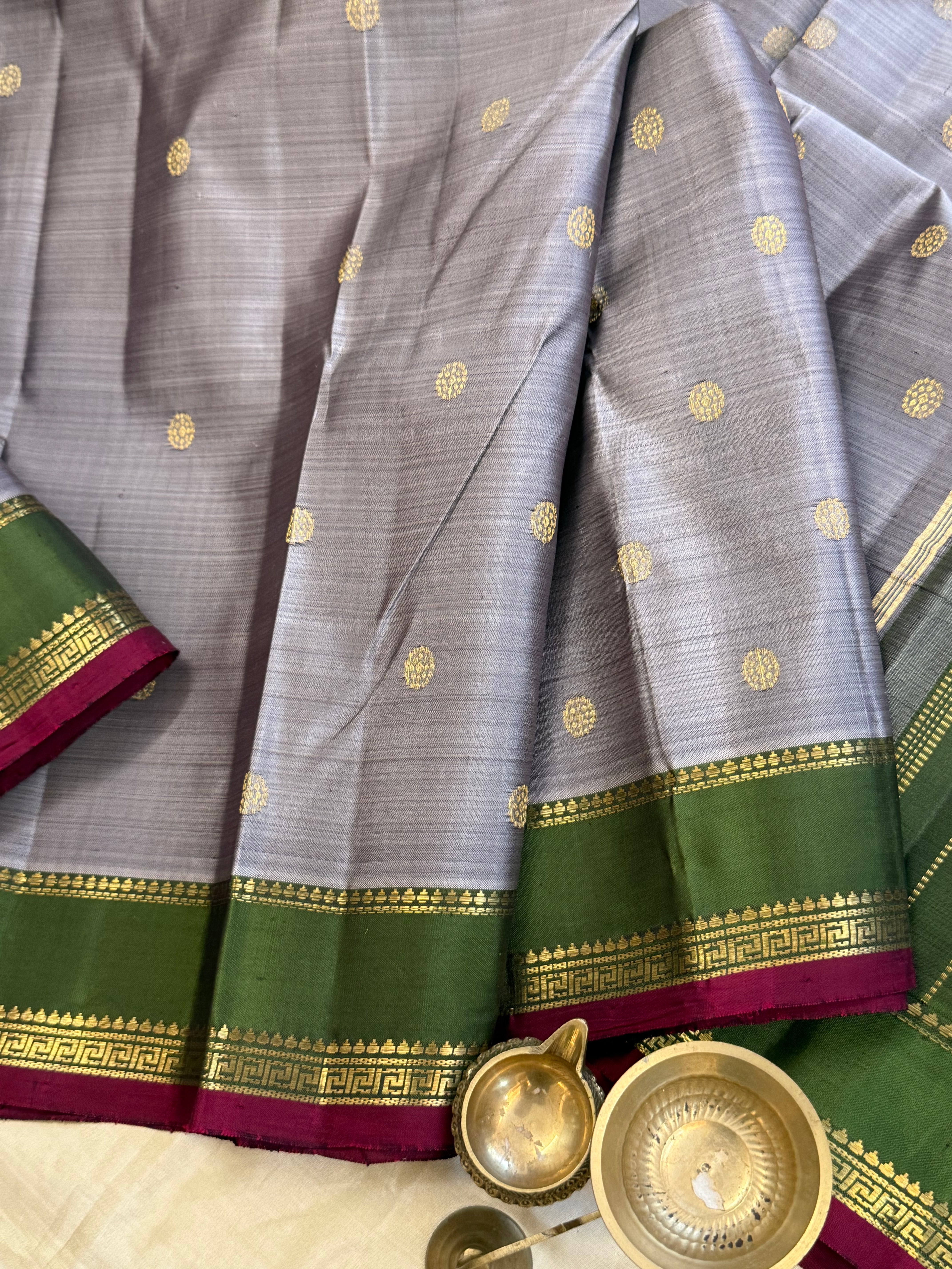 Grey and green rettapet border/ Kanjipuram silk