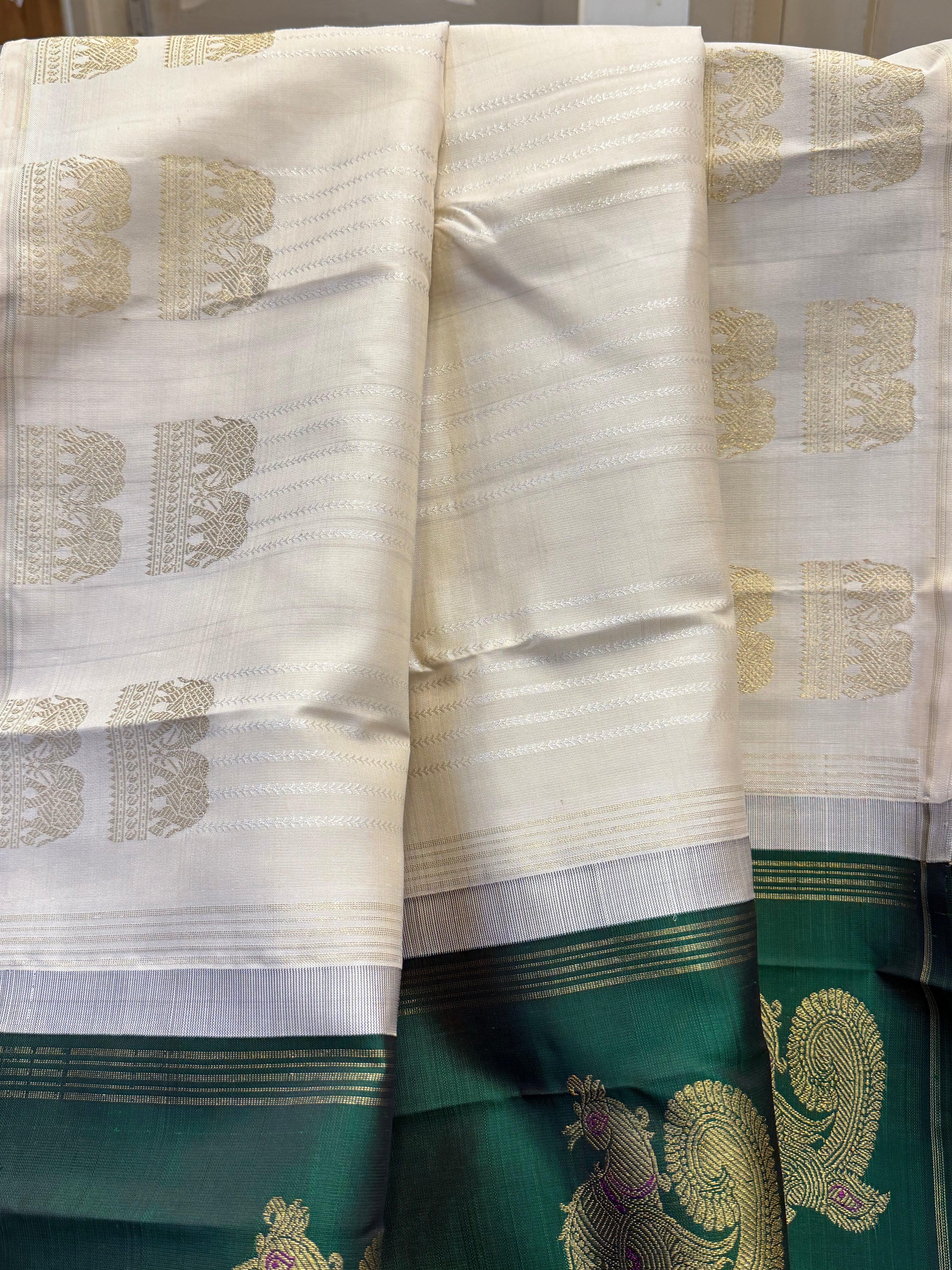Offwhite border jodi yannai butta double color pallu / Kanjipuram silk CL9979