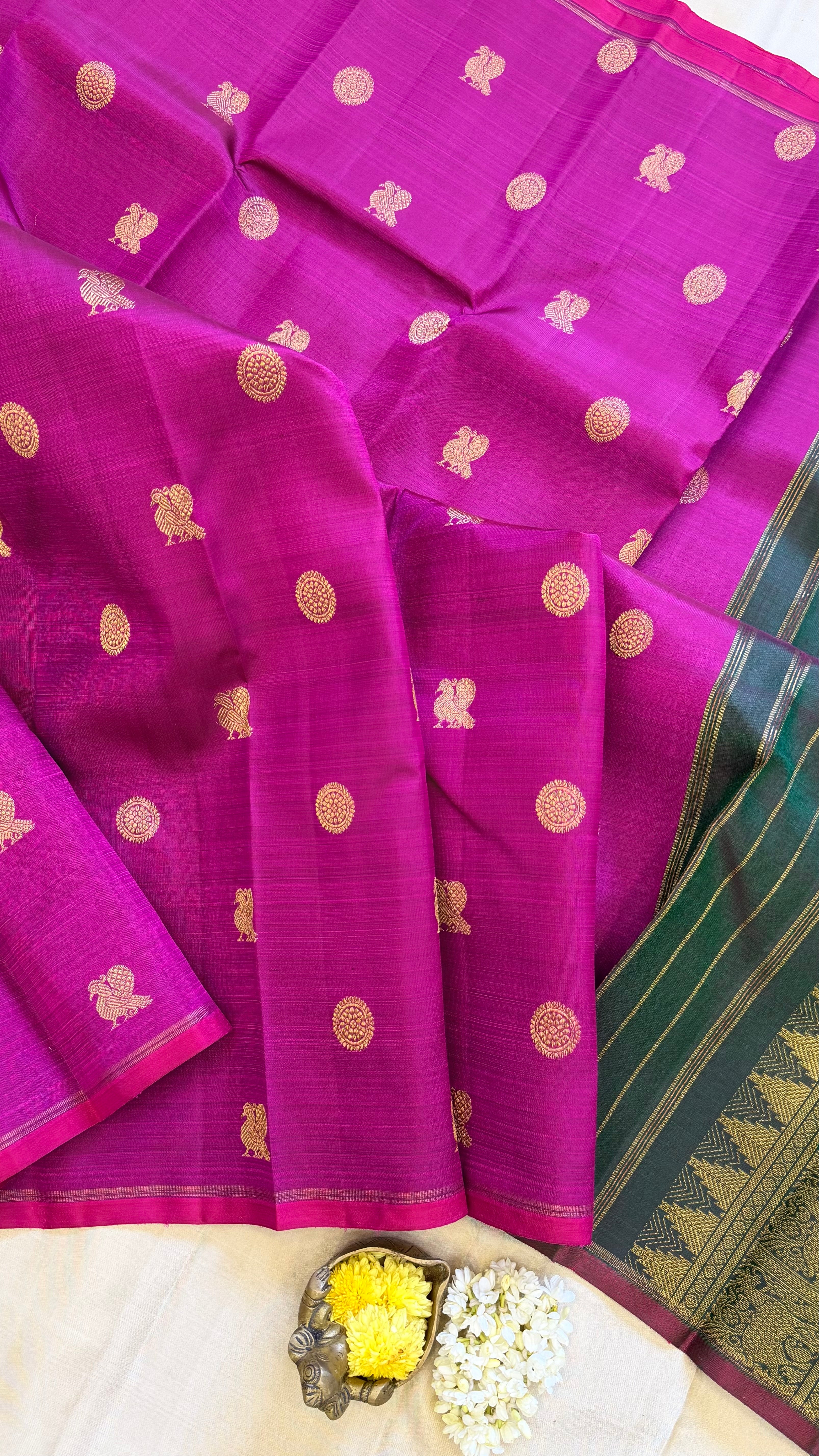 Magenta pink borderless/ kanjipuram silk