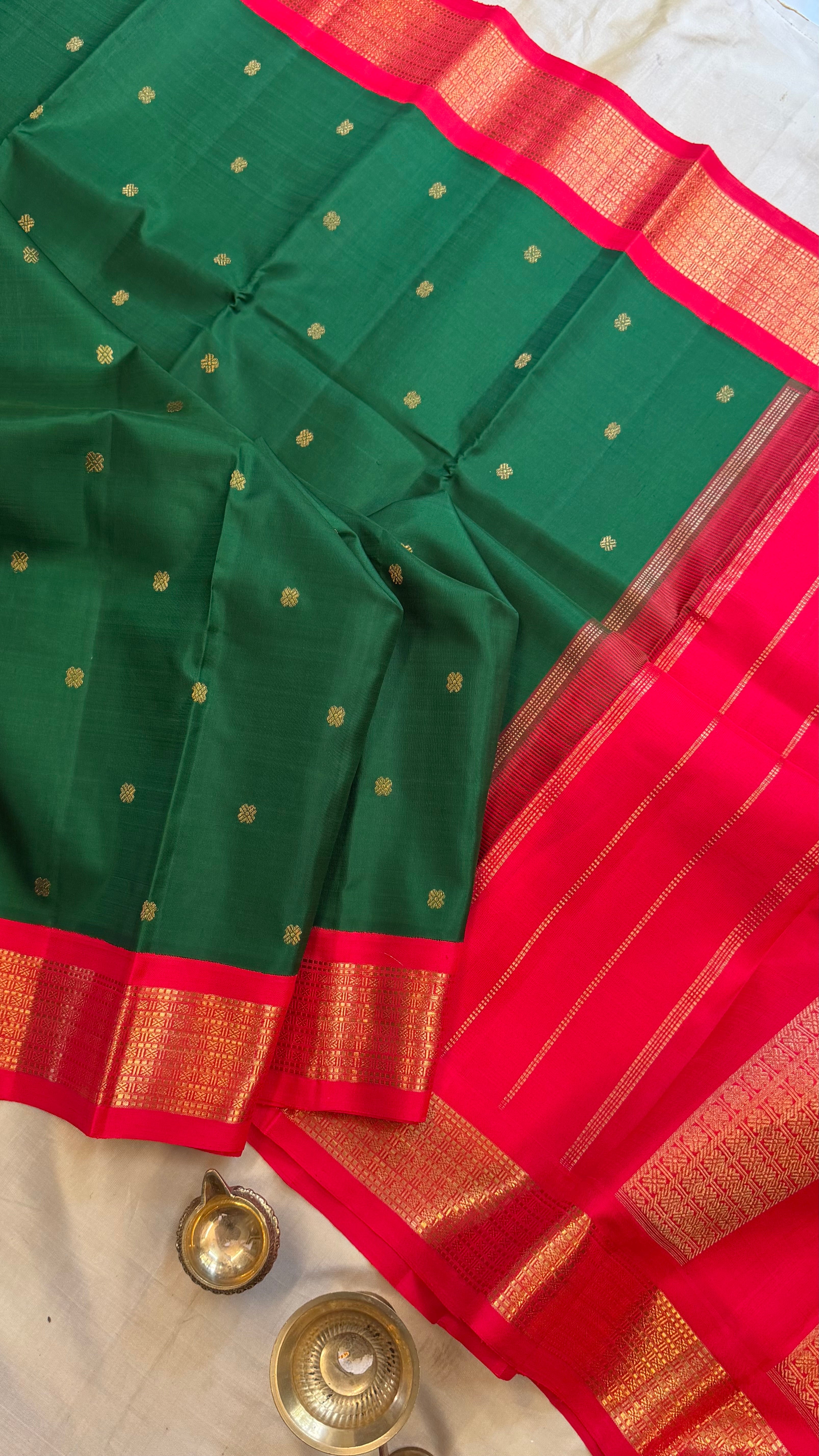 Dark green and red Kai Korvai / Kanjipuram silk