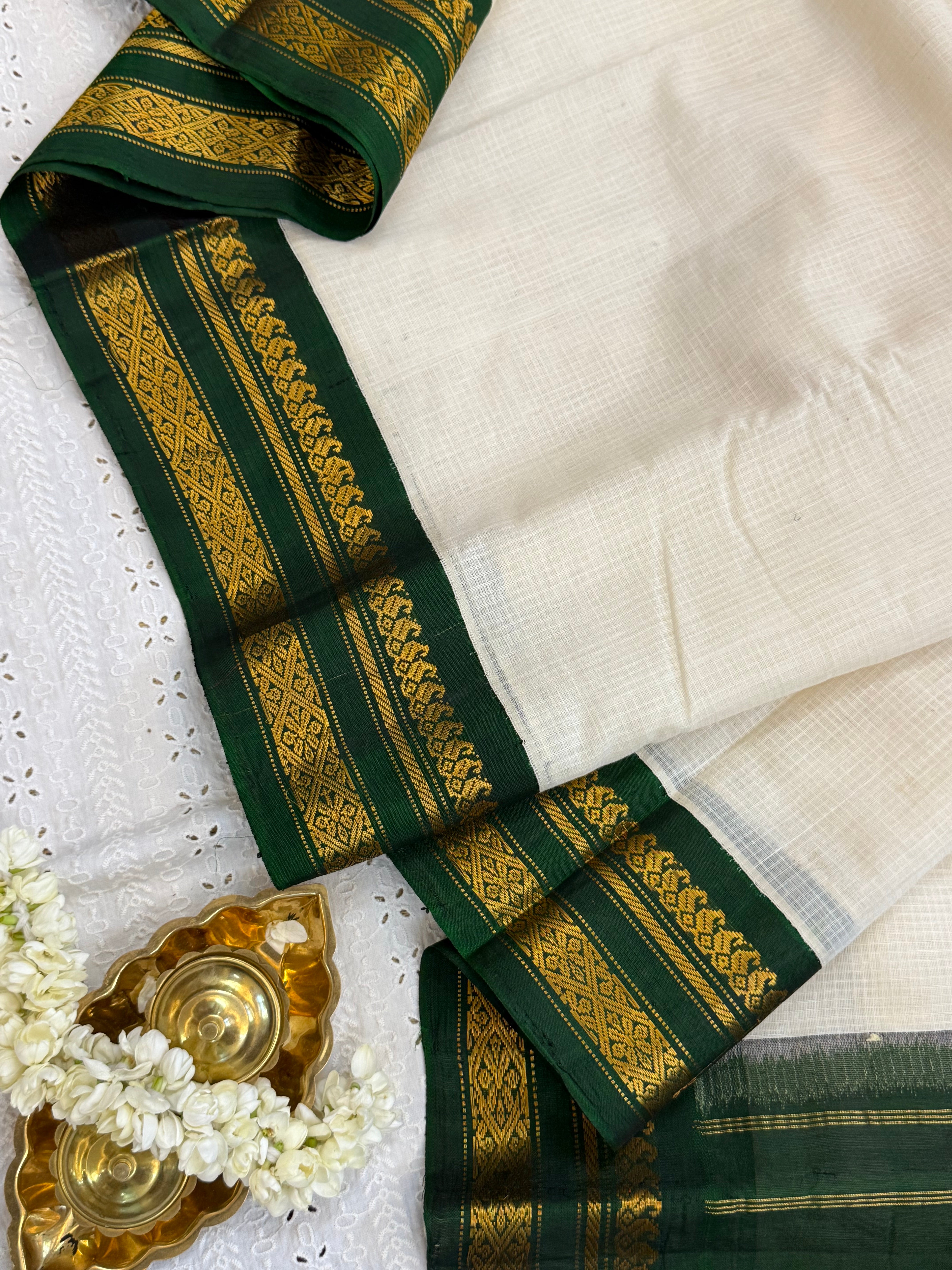 Offwhite and green / Gadwal cotton - No Blouse CLSA9305