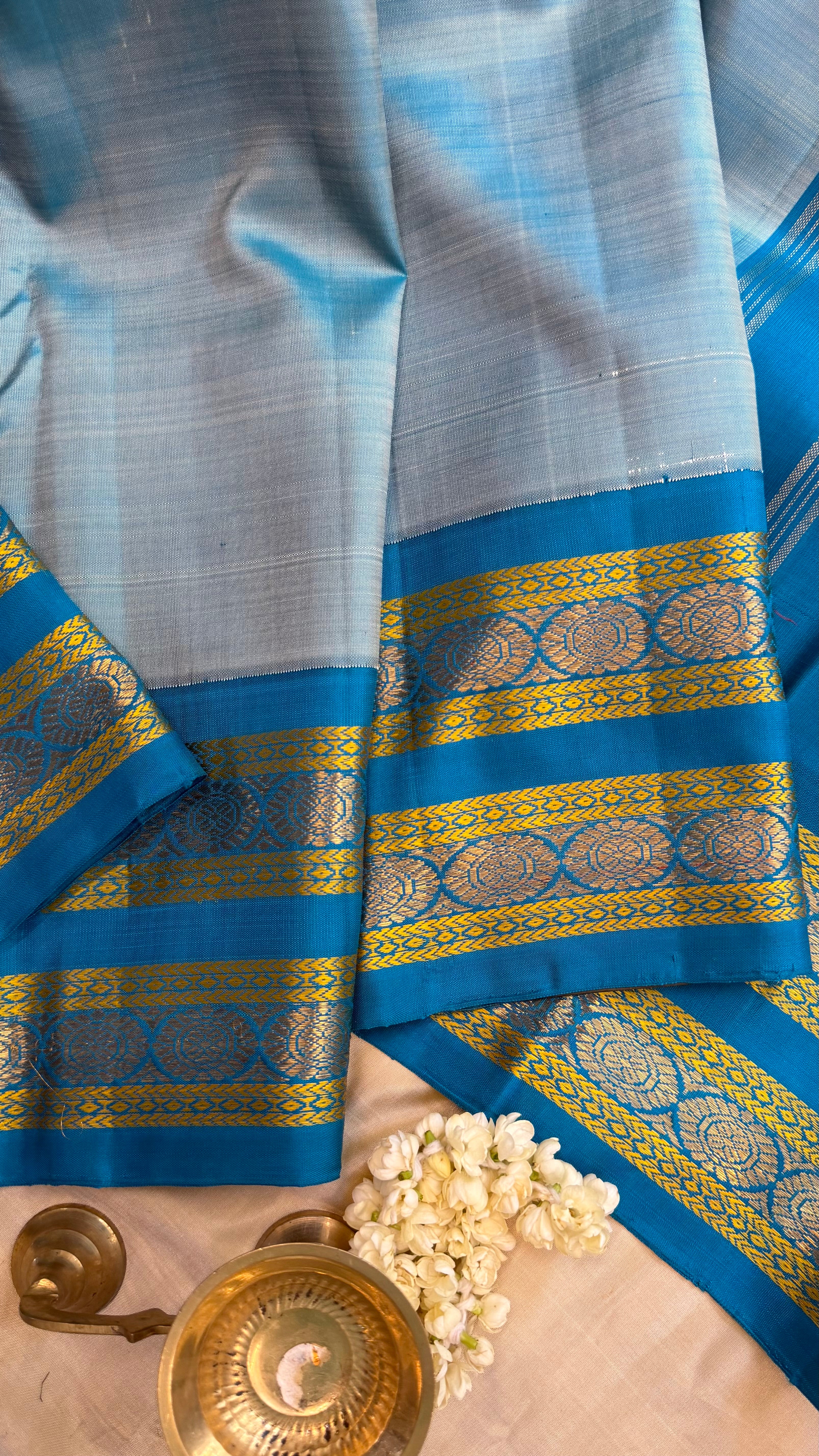 Master weaver - Ice blue unique peacock padi pallu / Kanjipuram Silk