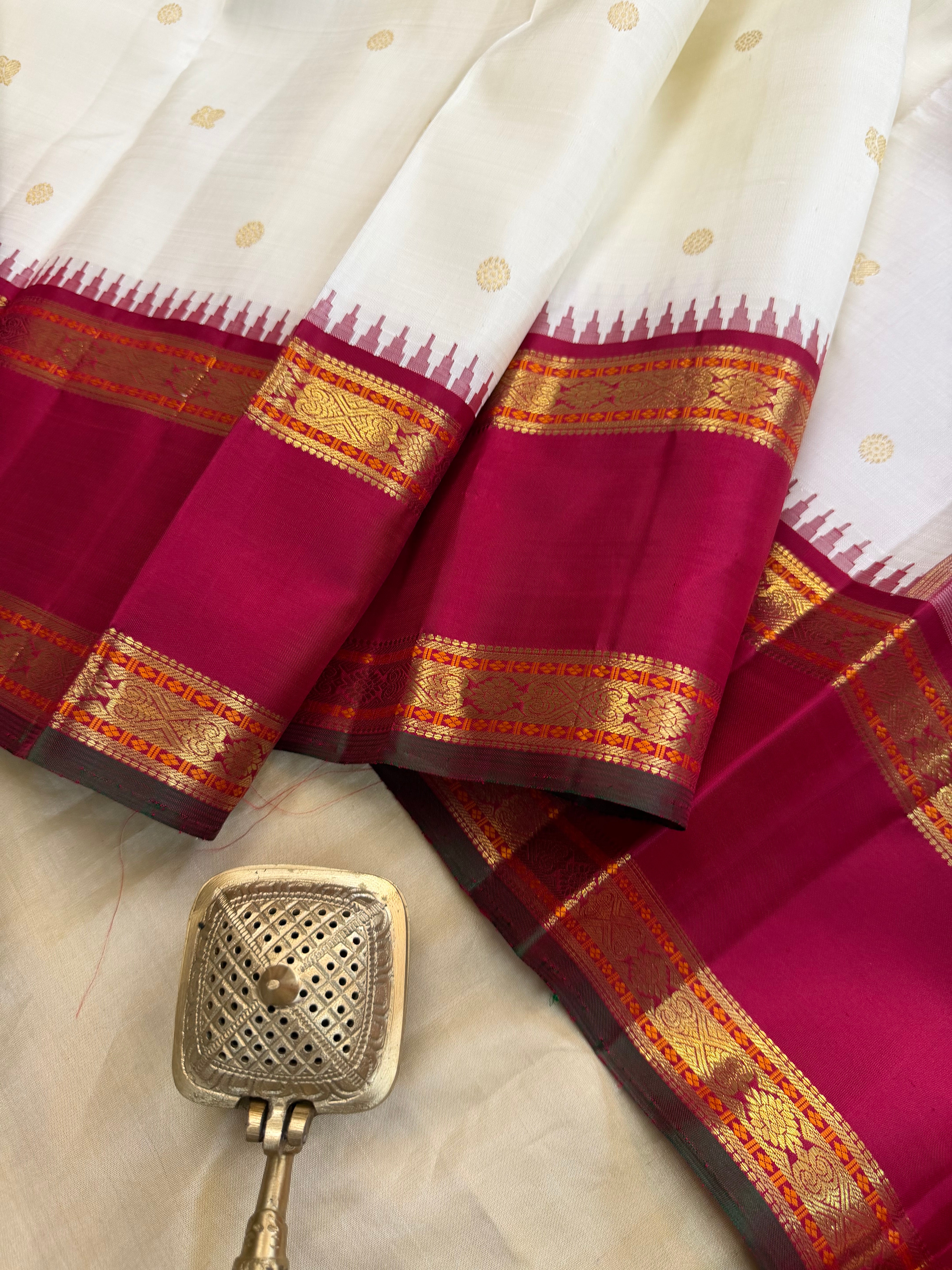 Onam collection: off white red retta pet Korvai / pure zari Kanjipuram silk