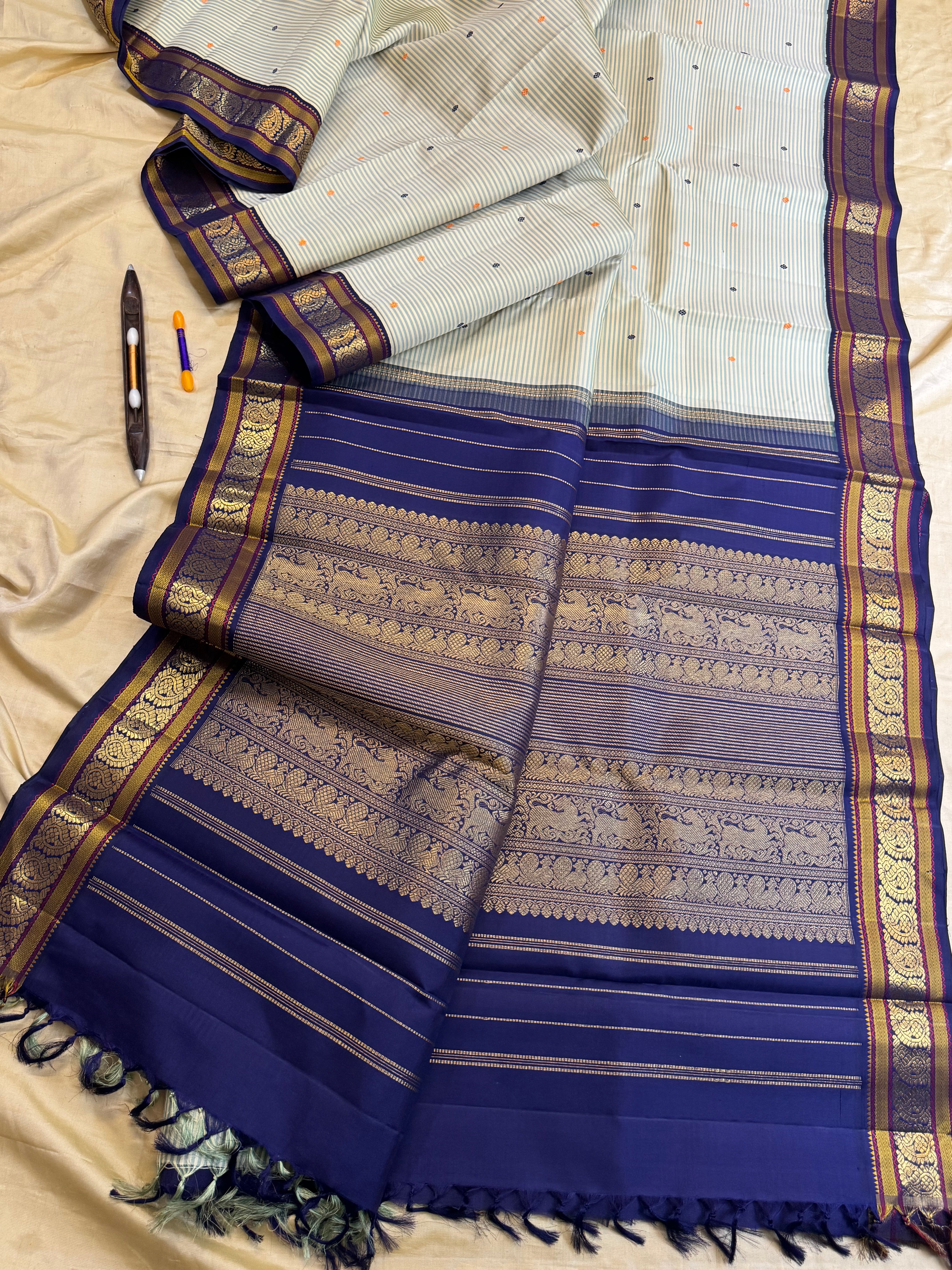 Master weaver Vari korvai : kanjipuram silk