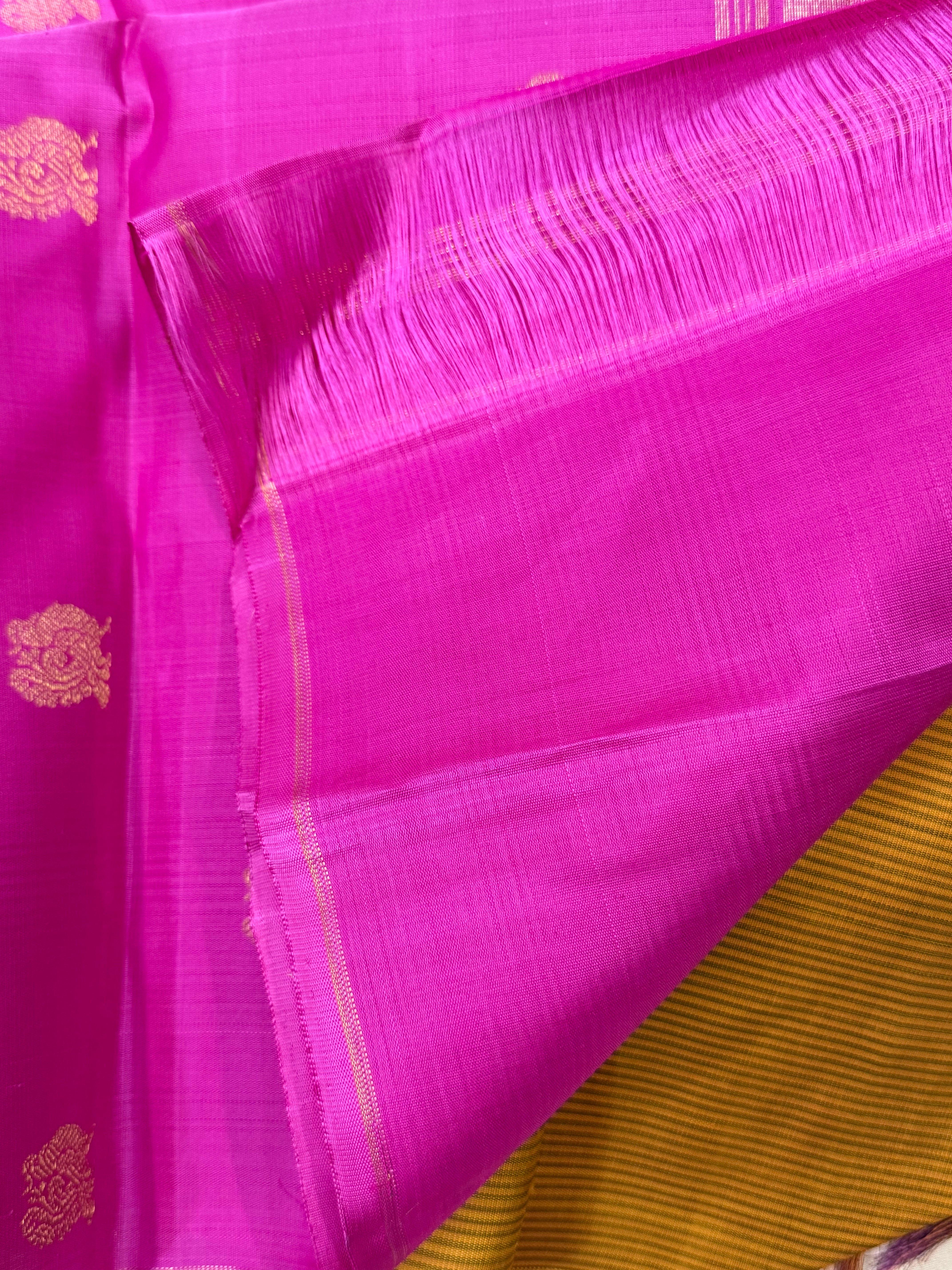Mustard yellow stripes annam butta borderless/ Kanjipuram silk CL9512