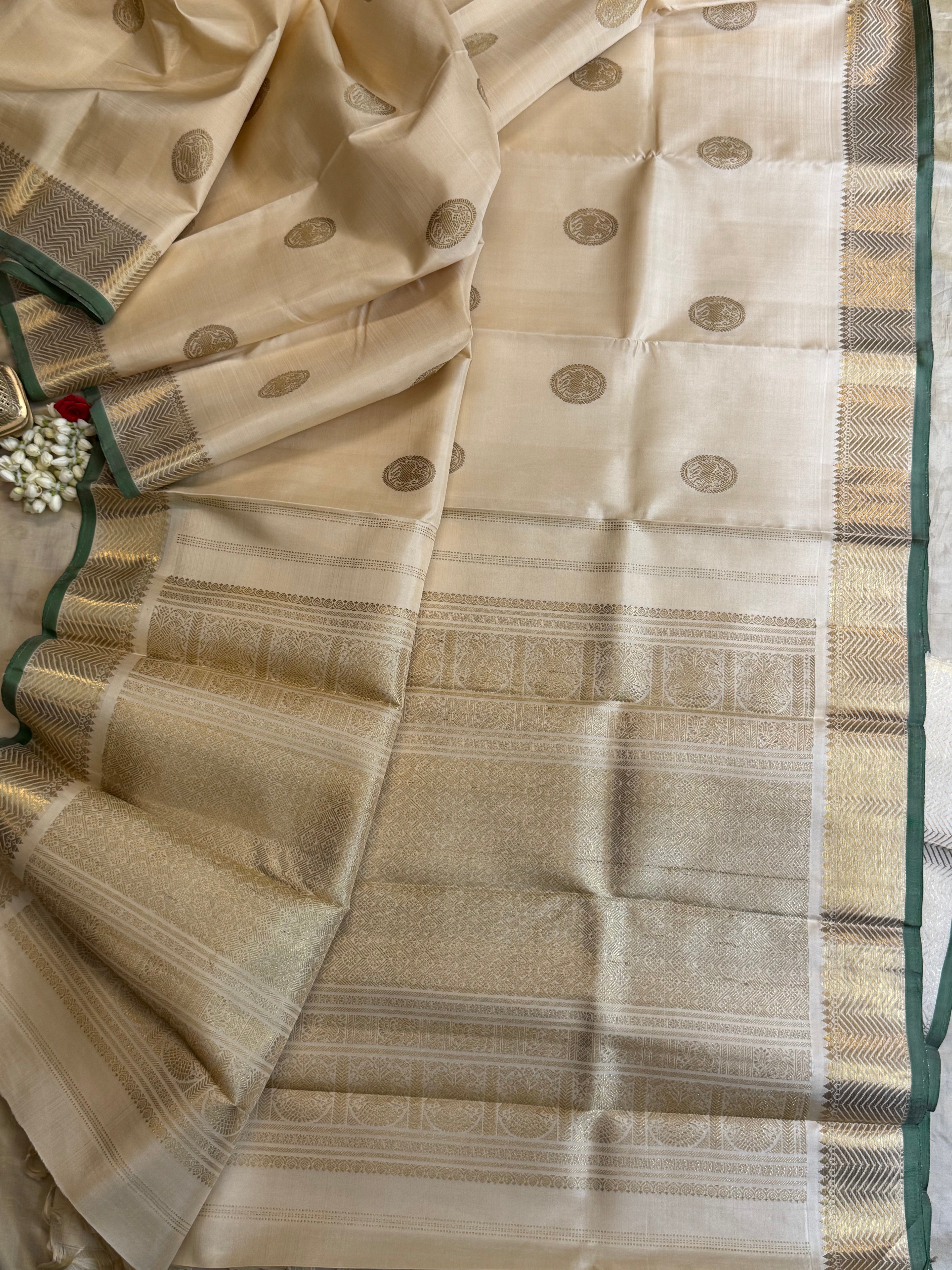 Onam edit - Offwhite yazhi round butta / Kanjipuram silk CLSA4434