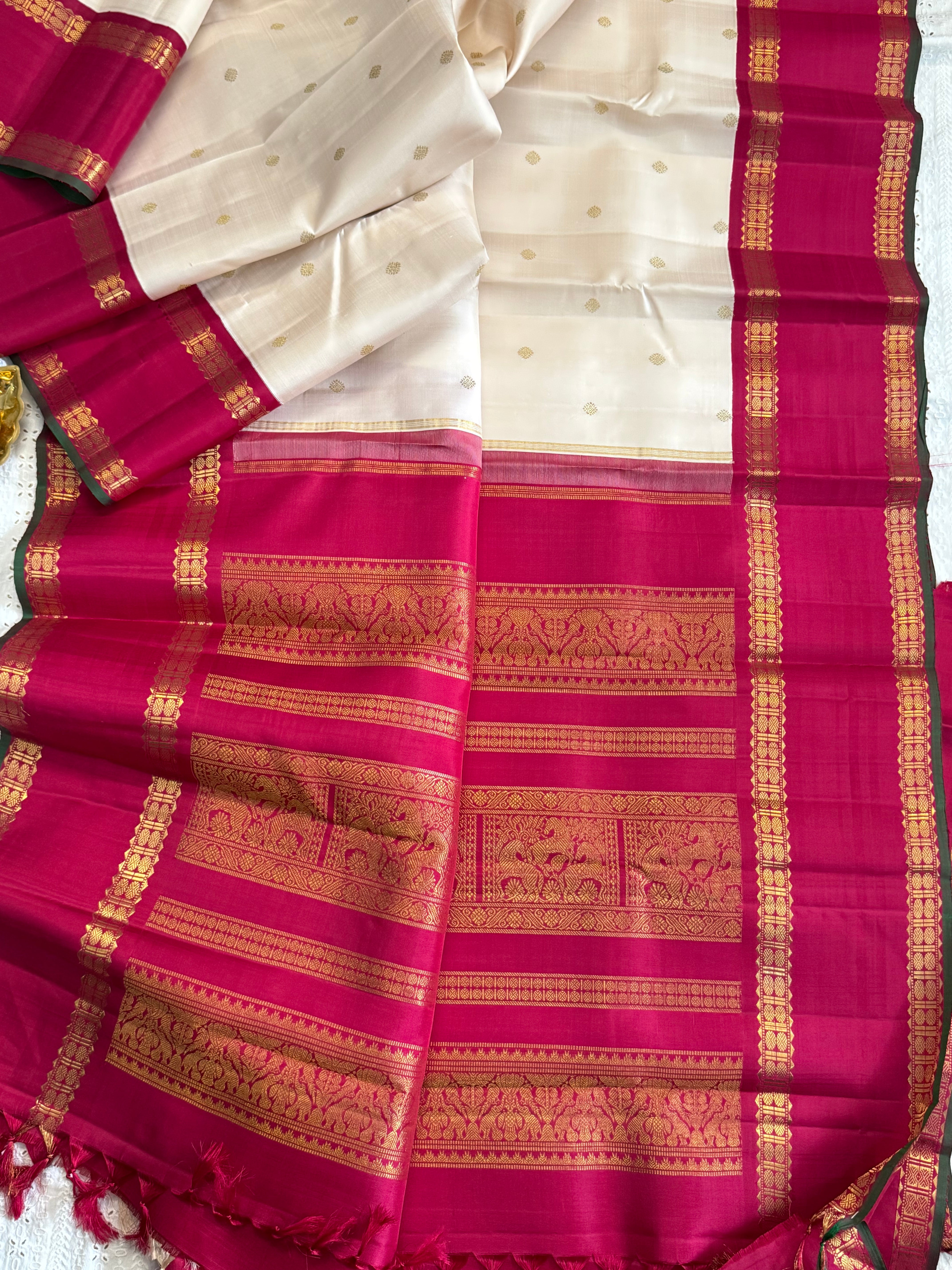 Offwhite and pinkish Araku rettapet border kai korvai/ Kanjipuram silk