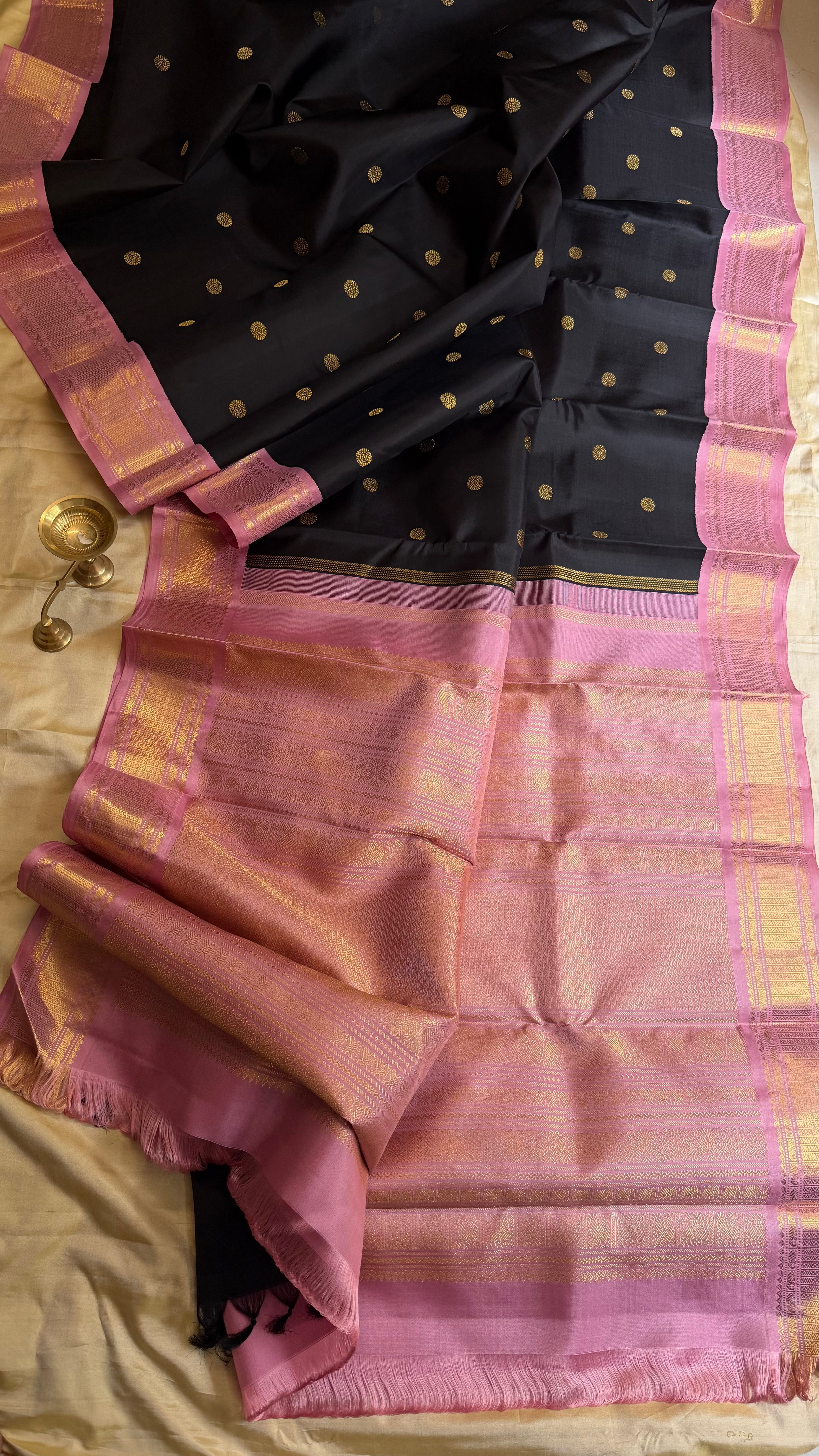 Vizhli: Black baby pink Korvai / Kanjipuram silk