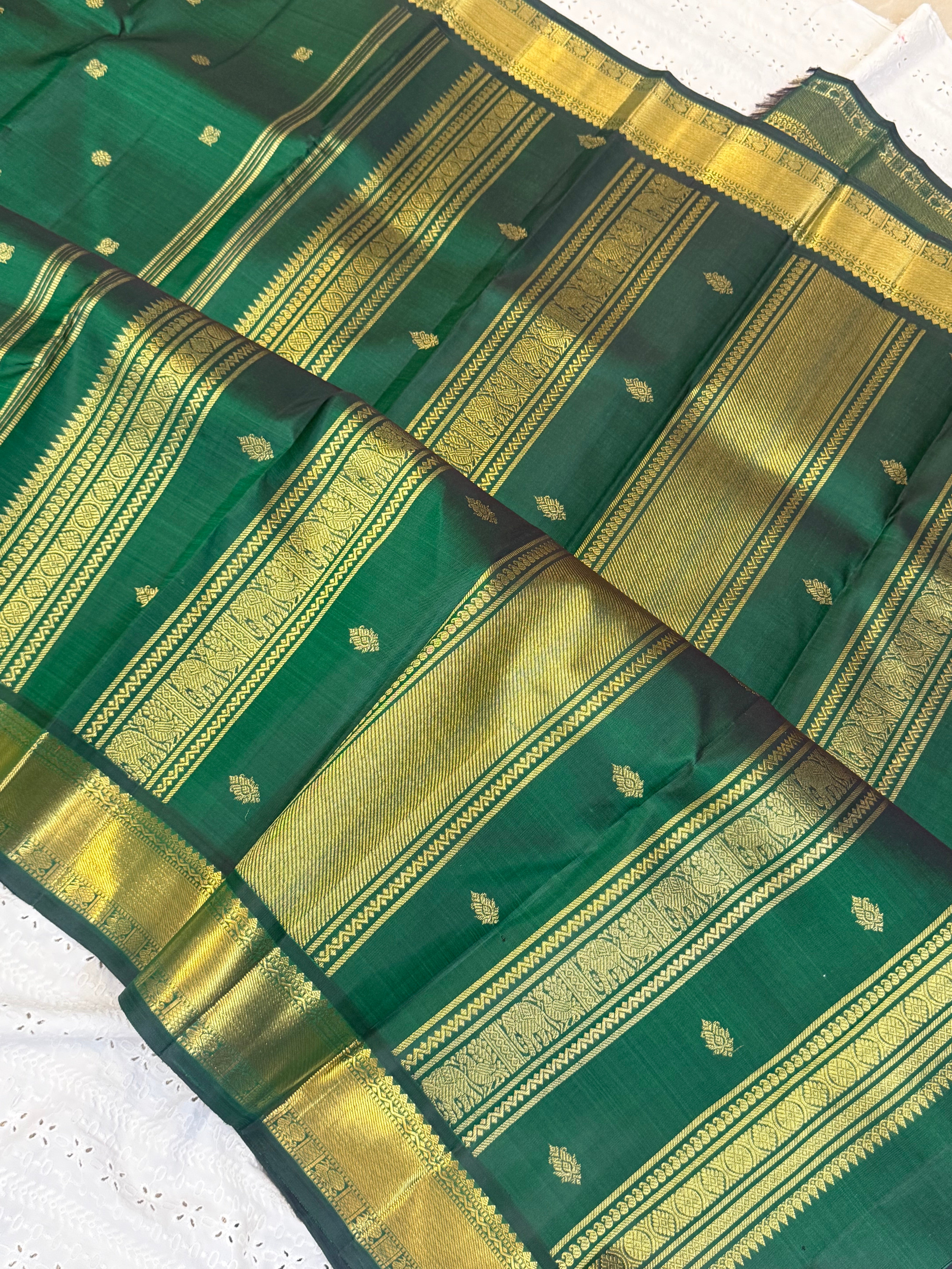 Forest green Annam and chakram Butta / kanjipuram silk saree CLSA10128