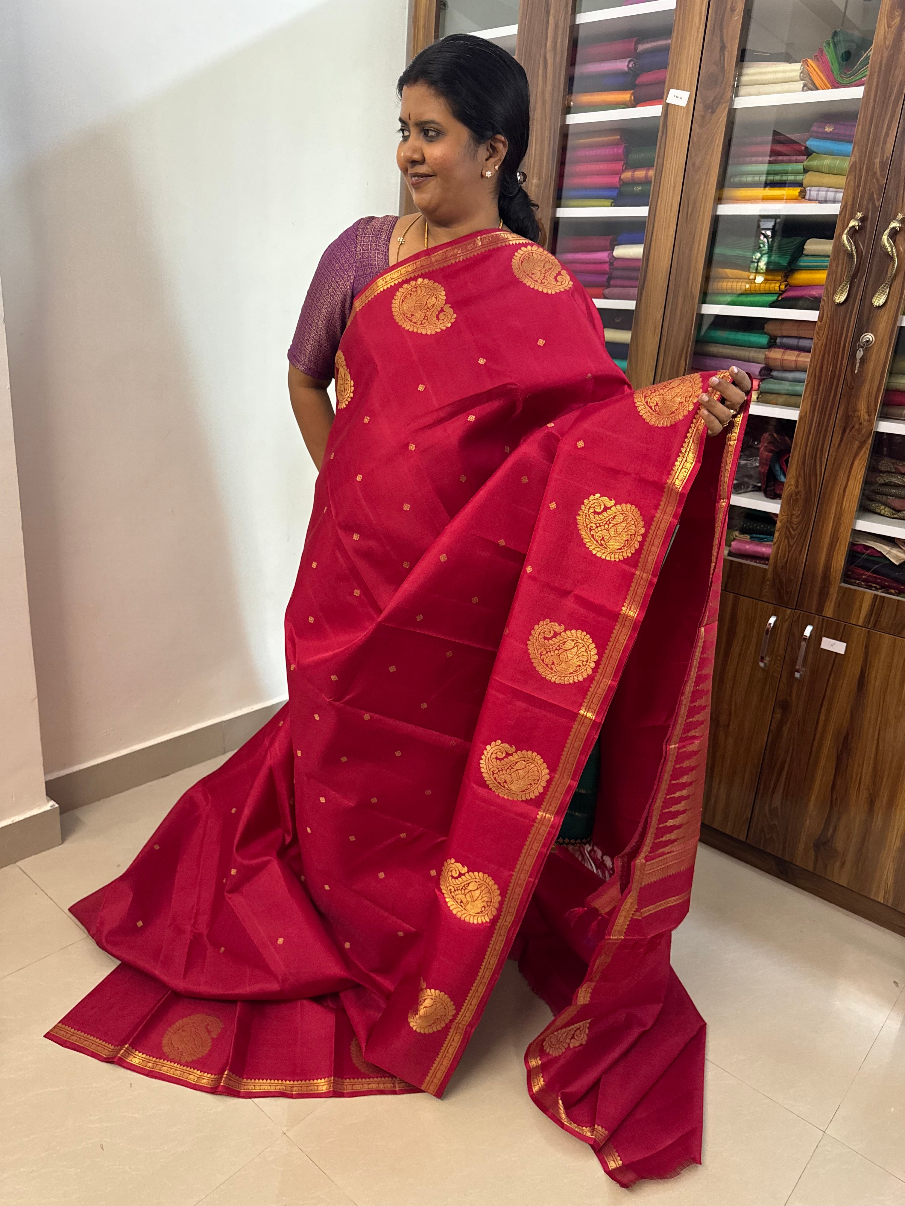 Adai woven red border kanjipuram silk