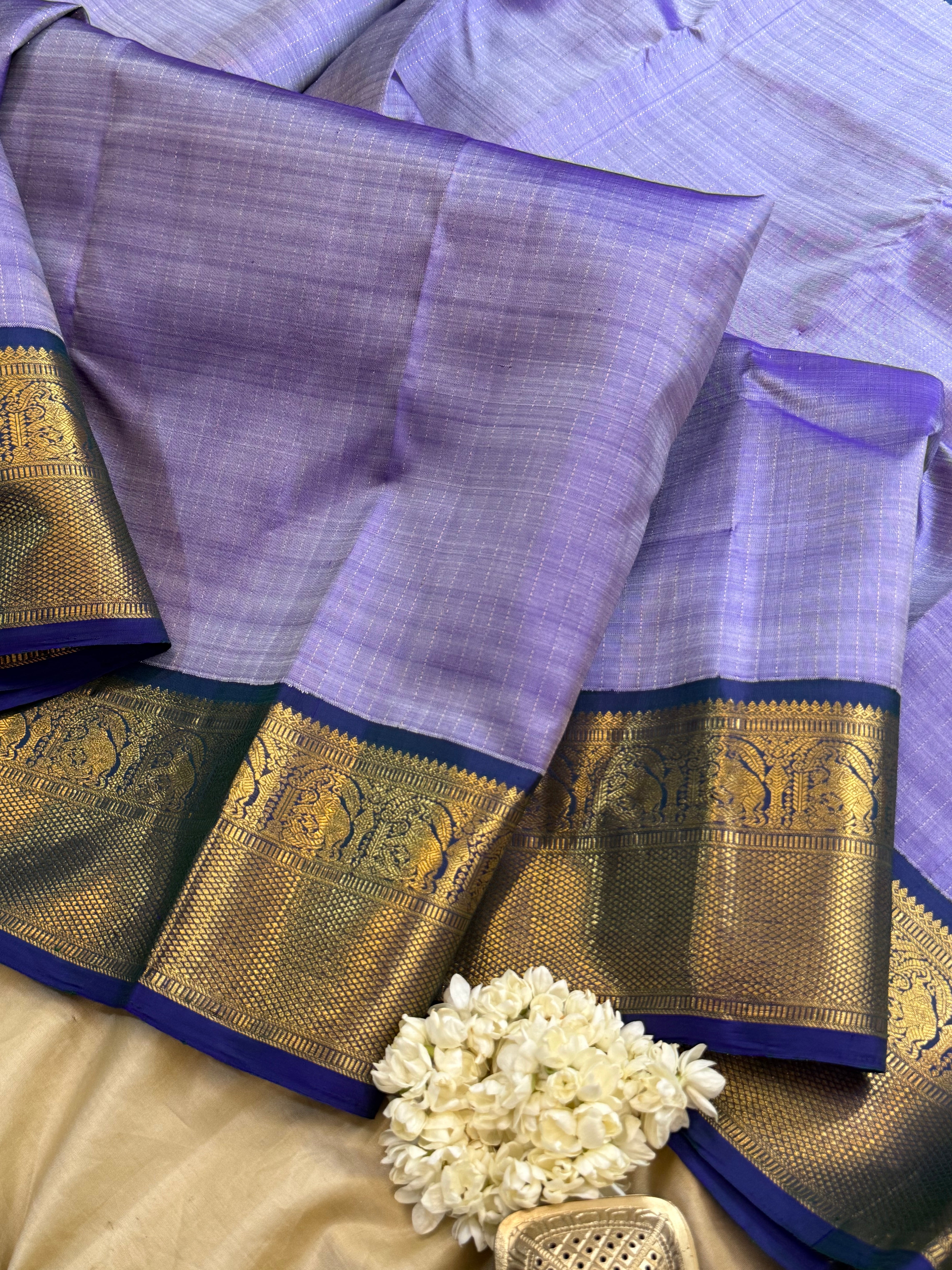 Lavender zari stripes and mayilkazhuthu blue border / Arani silk CL10110
