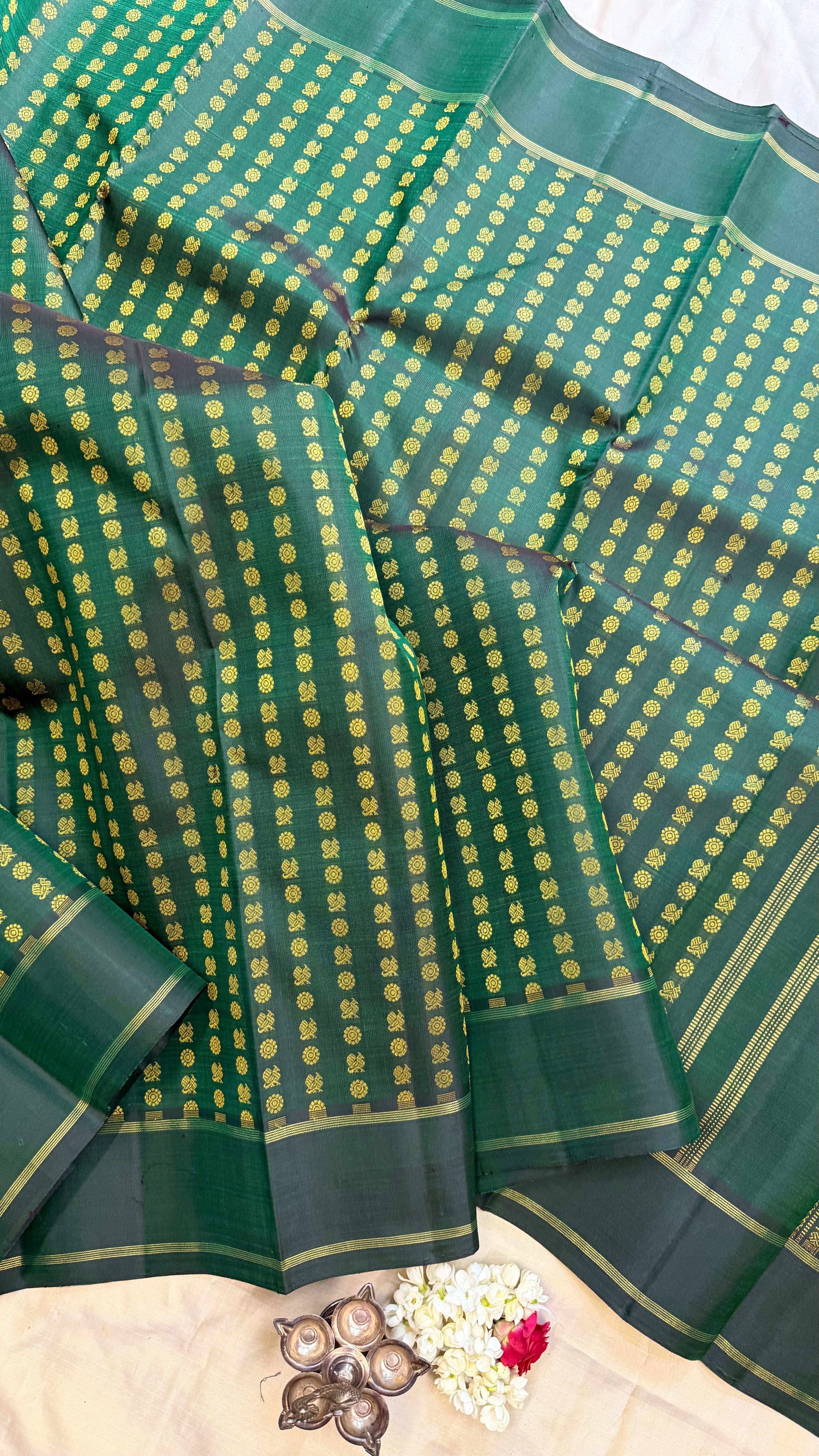 Dark green thread butta / kanjipuram silk