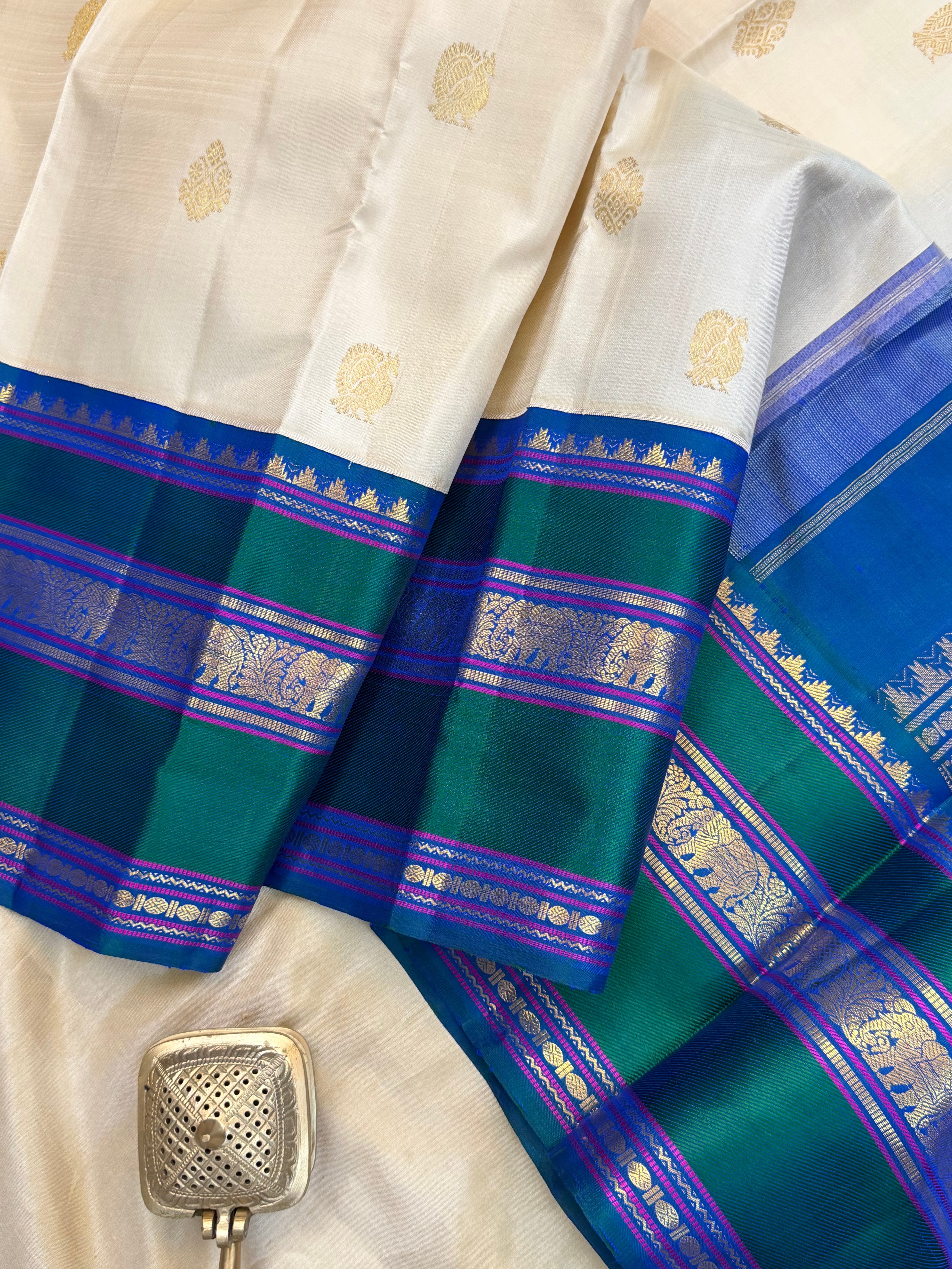 Onam collection: off white triple pet Korvai / pure zari Kanjipuram silk