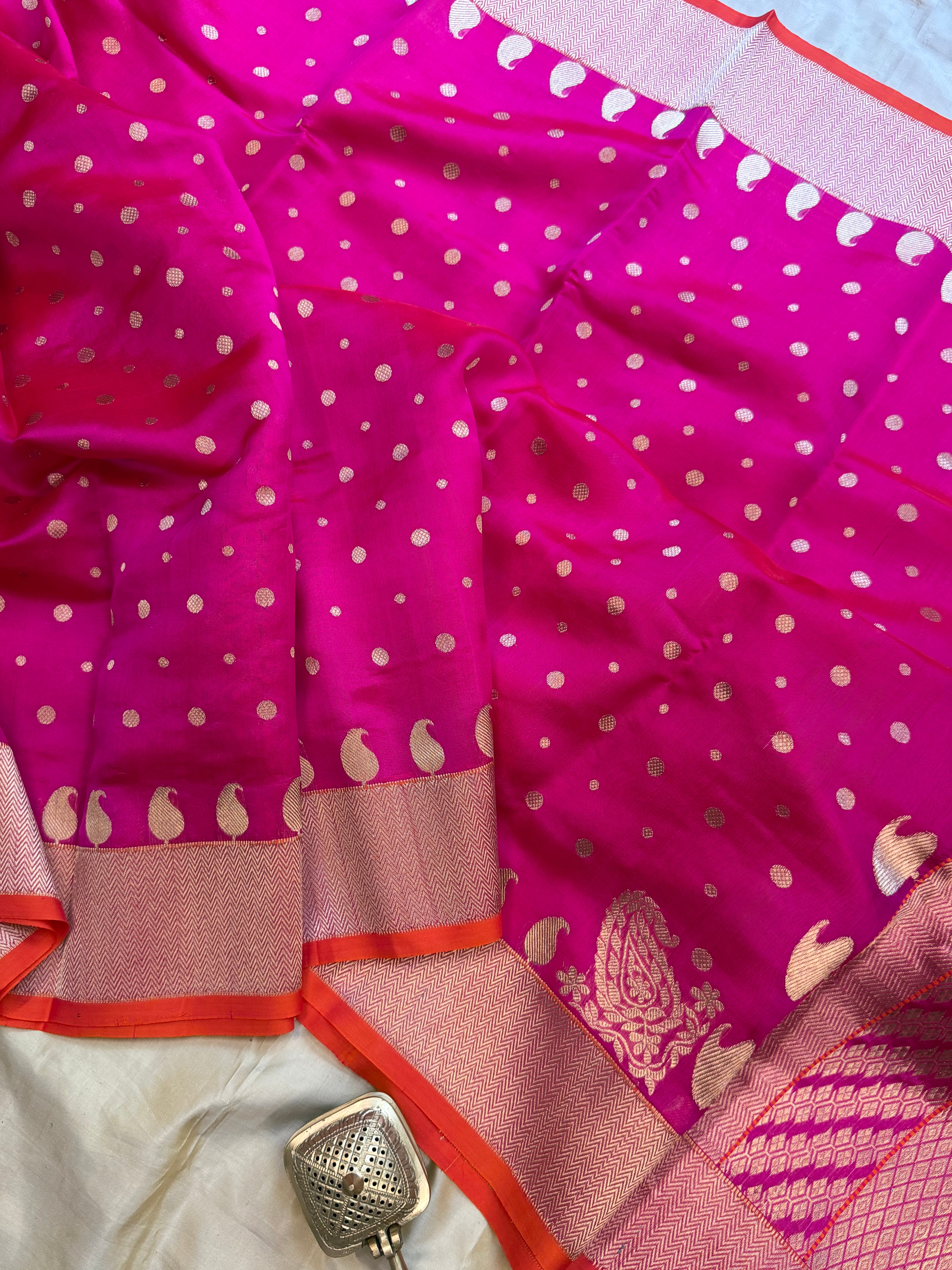 Rani pink hazar kadwa Butta / revival Chanderi