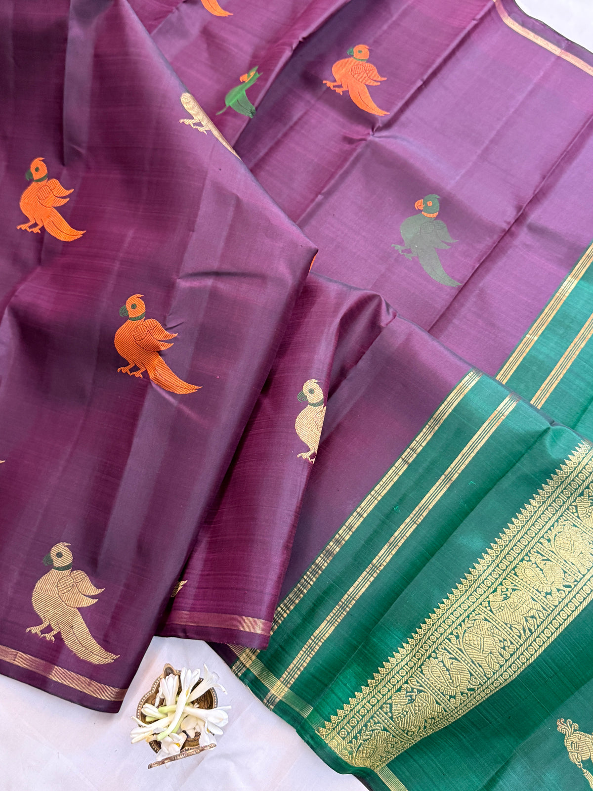 Paaku color zari and thread killi body butta / Kanjipuram silk CLSA11629
