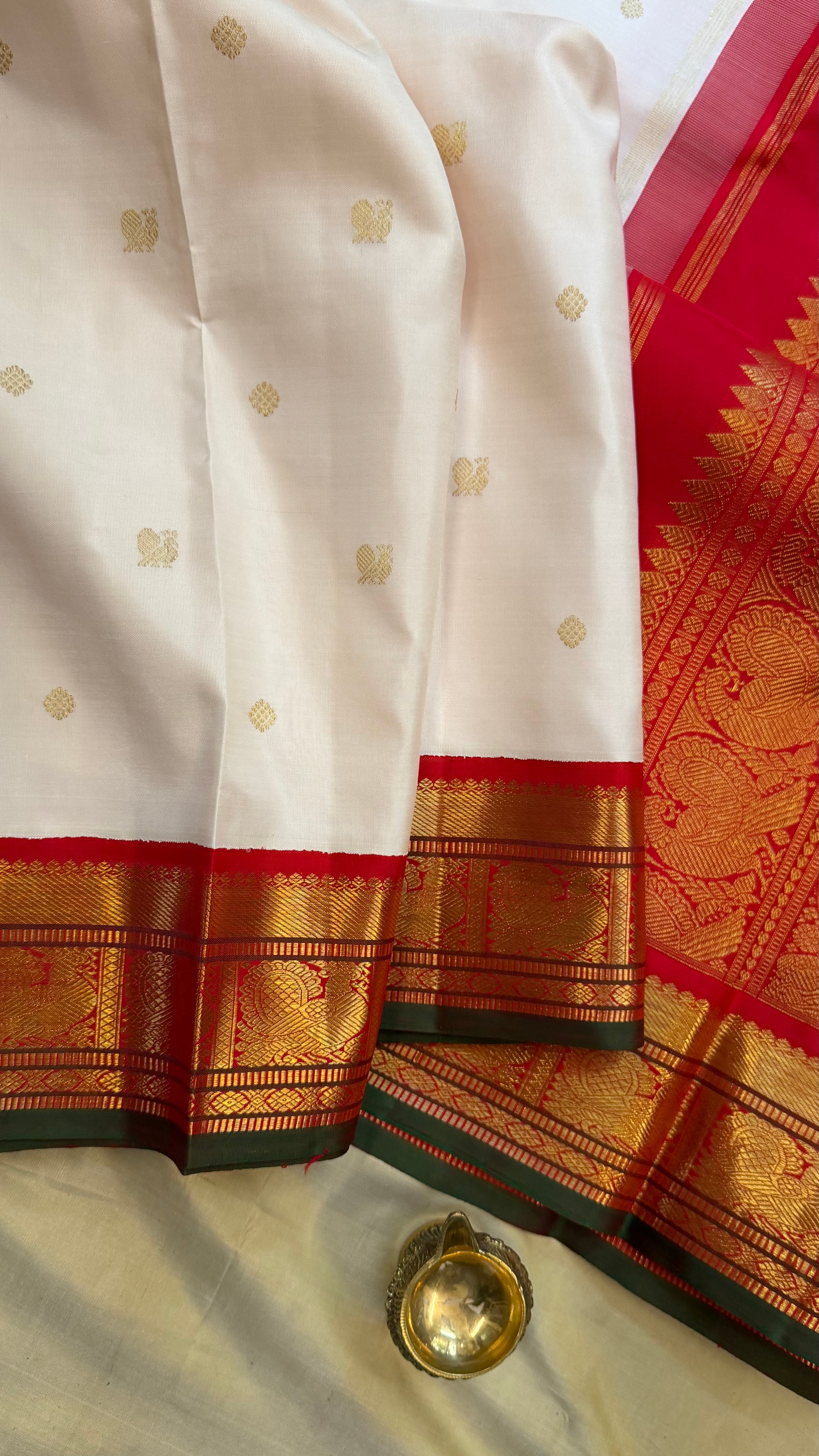 Off white and Red kai Korvai/Kanjipuram silk