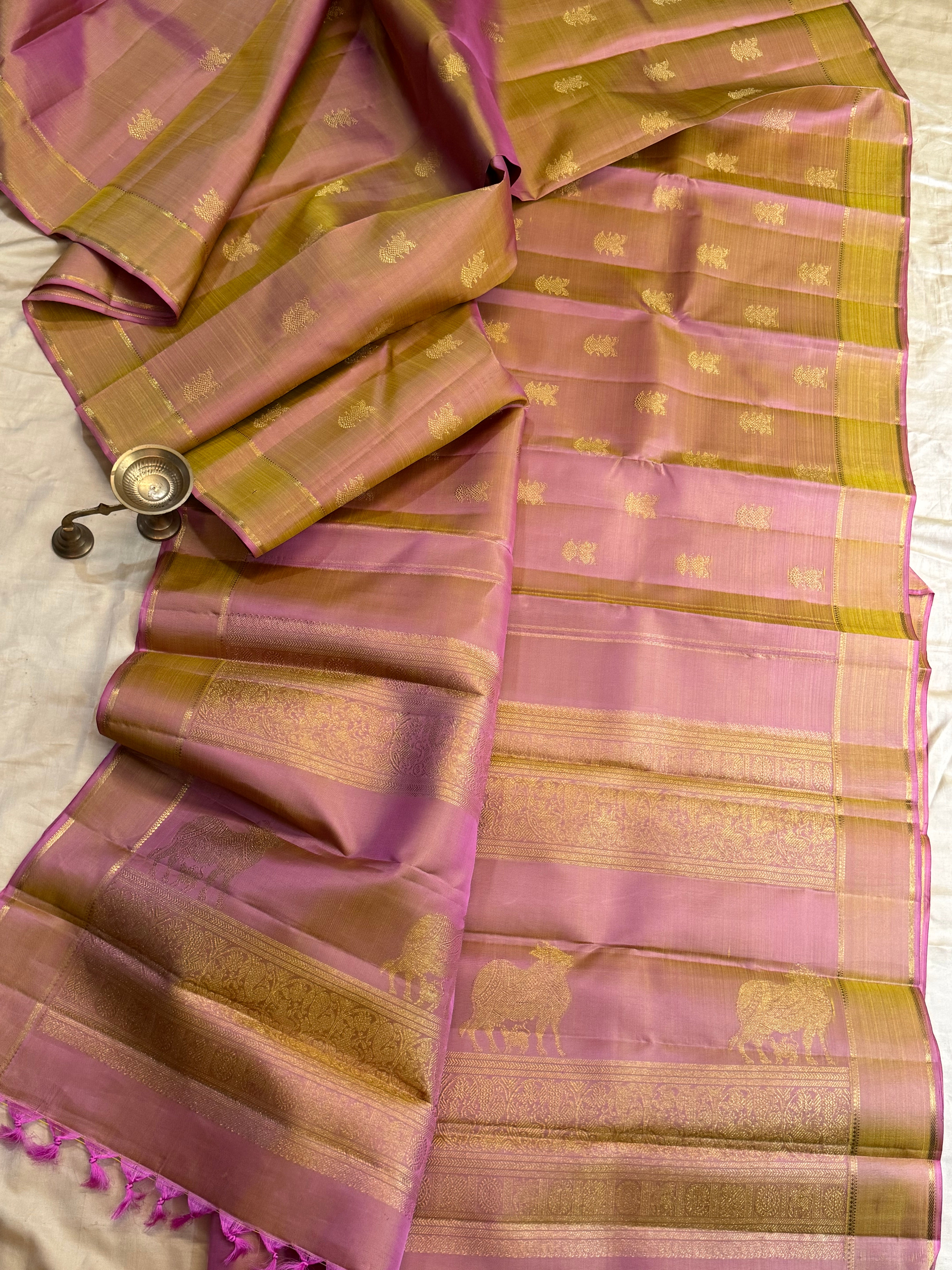 Dual tone pink unique Palla / Kanjipuram silk