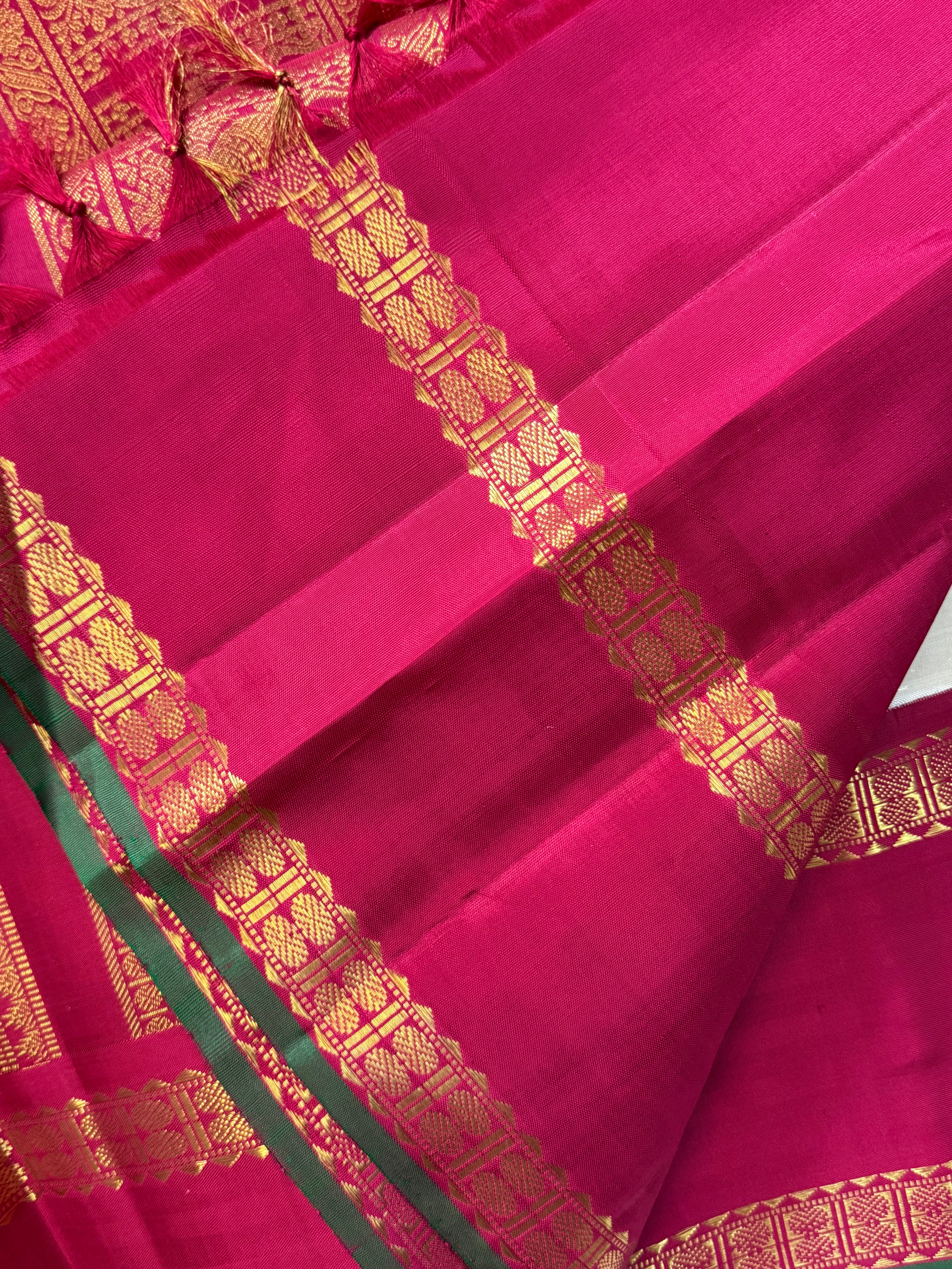 Offwhite and pinkish Araku rettapet border kai korvai/ Kanjipuram silk