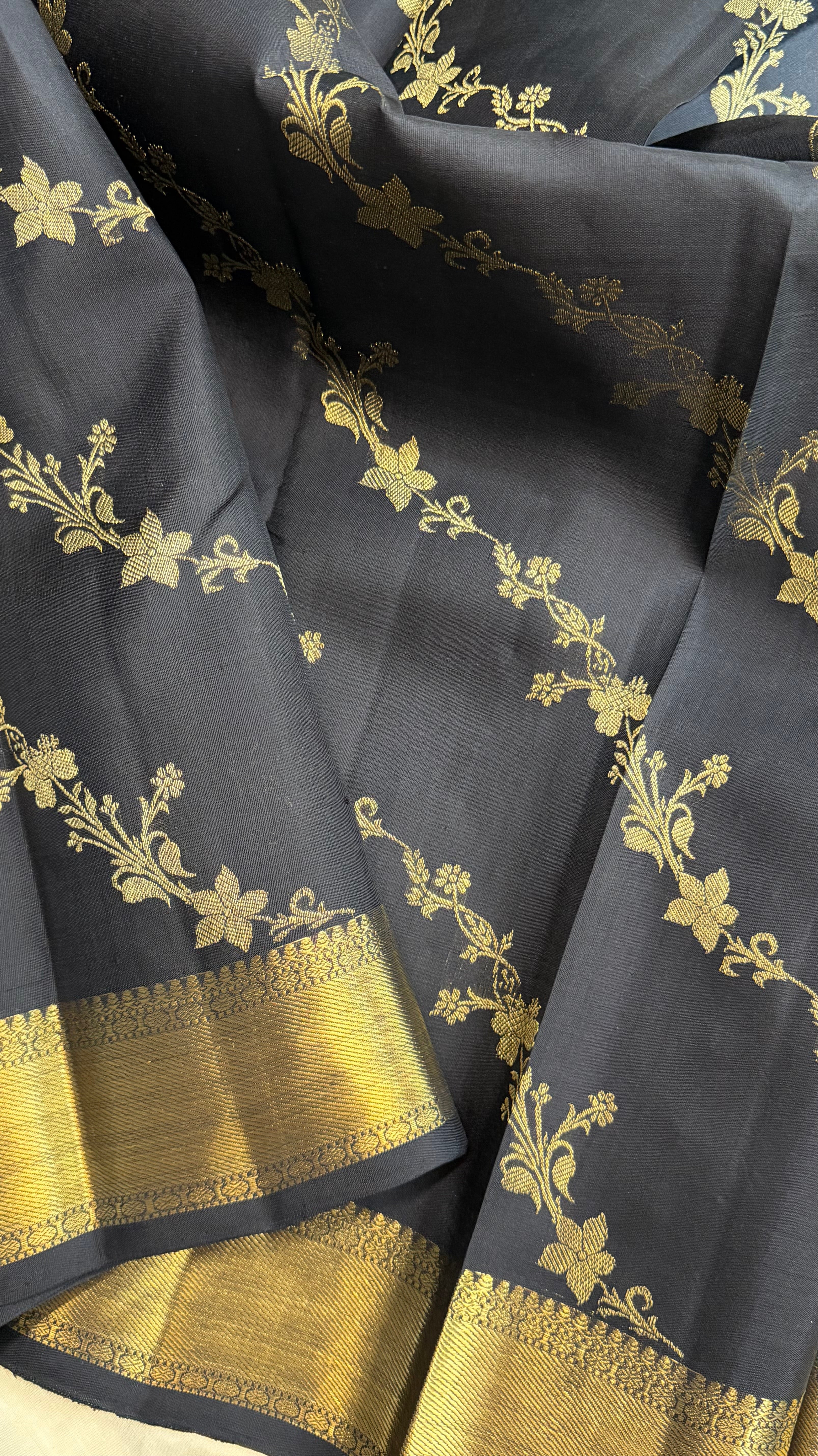 Black Kodi Kanjipuram / Kanjipuram silk