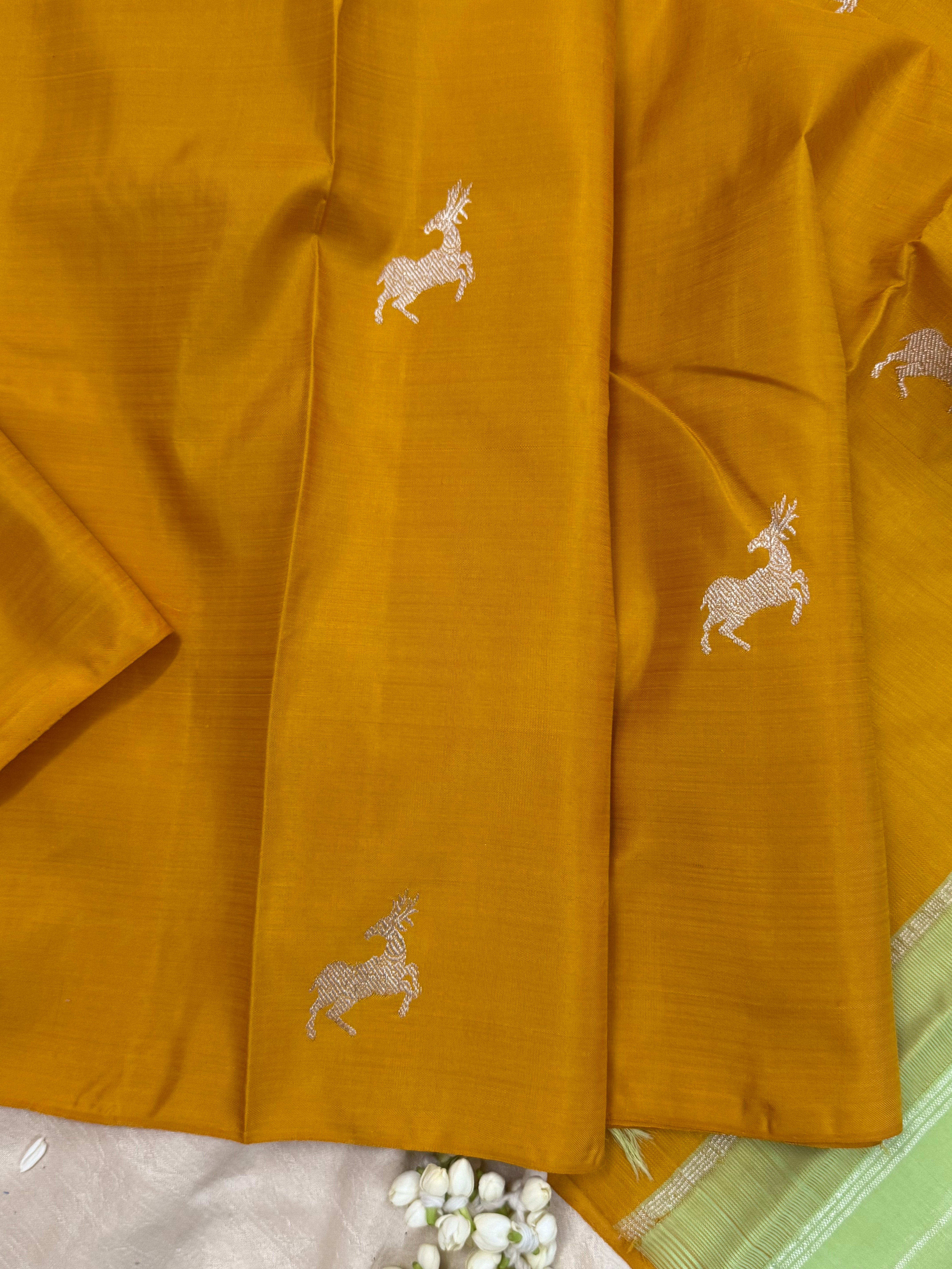 Mustard yellow maan butta silver zari / Kanjipuram silk