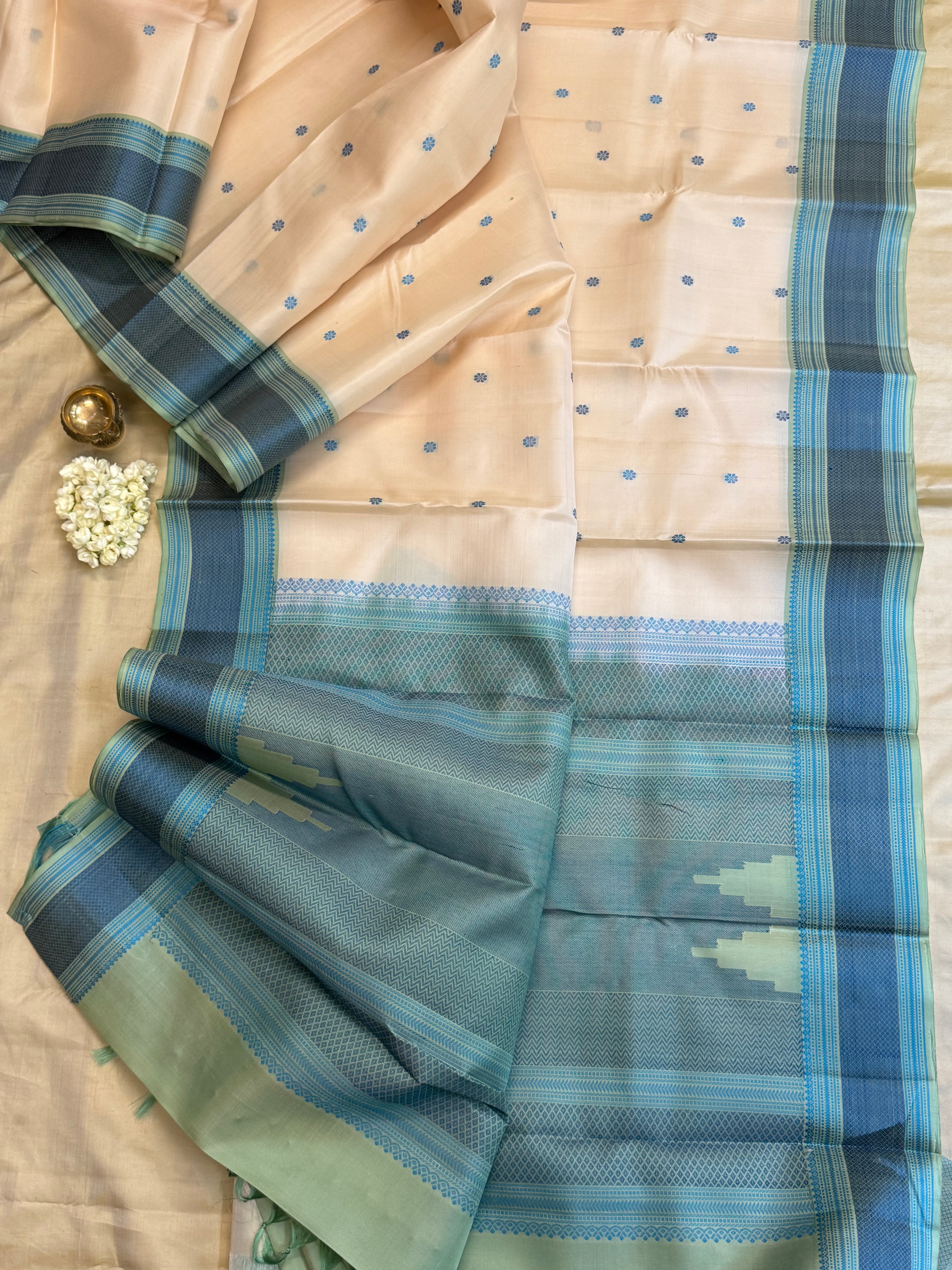 Off white / Varnangal soft silk