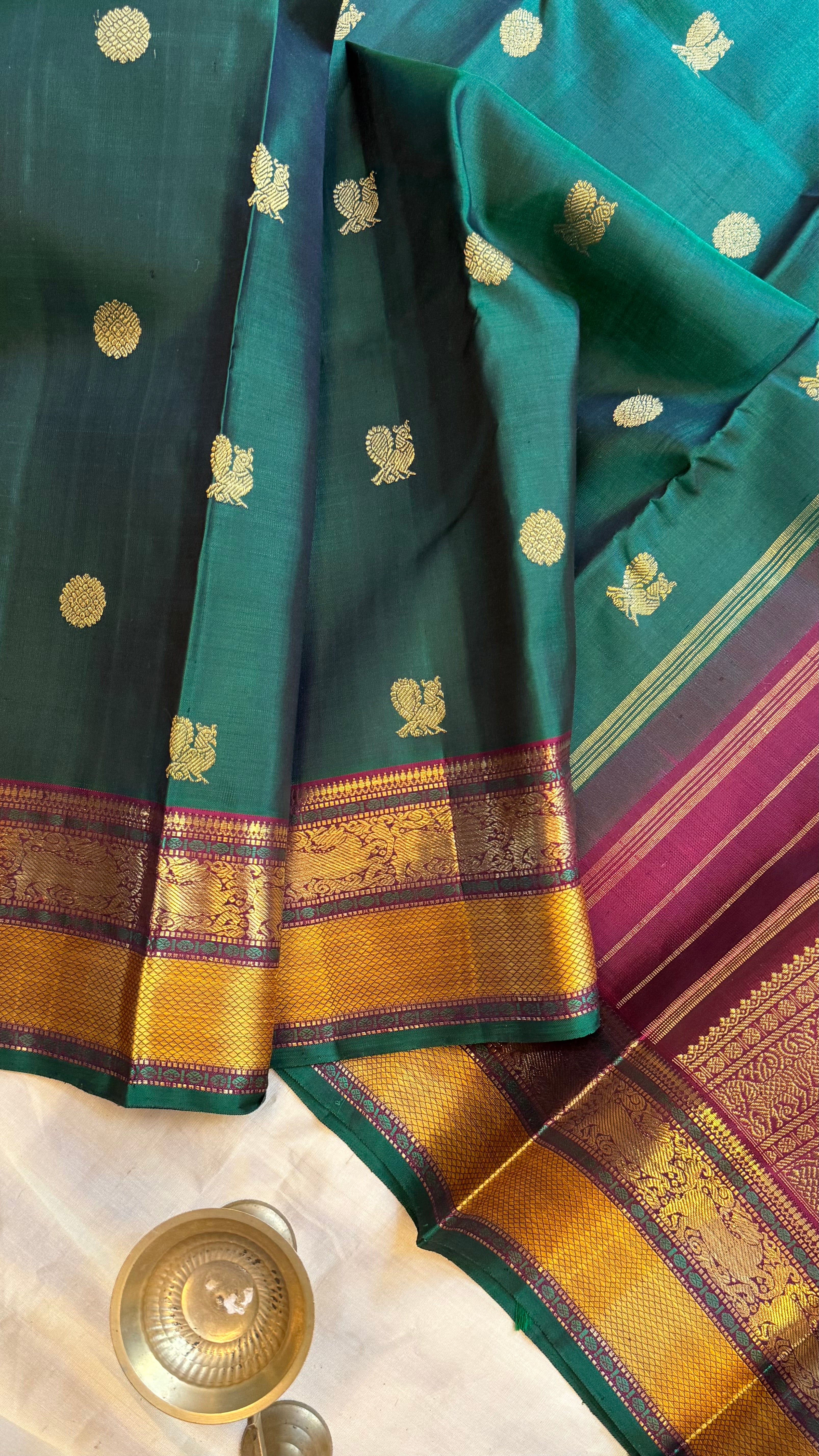 Dark green yazhli pet / Kanjipuram silk
