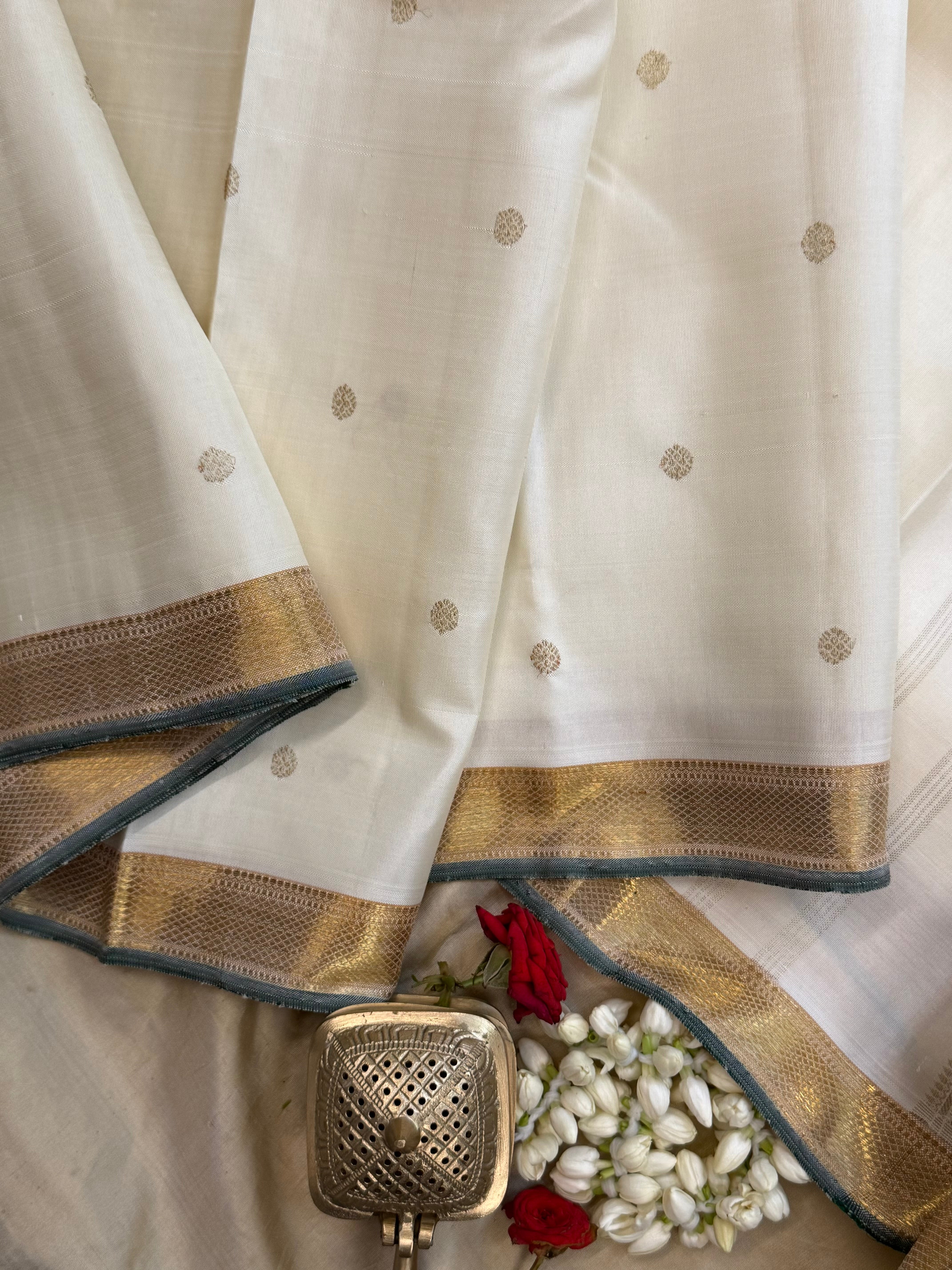 Onam Edit - Offwhite small border araimadam border / Kanjipuram silk CLSA3536