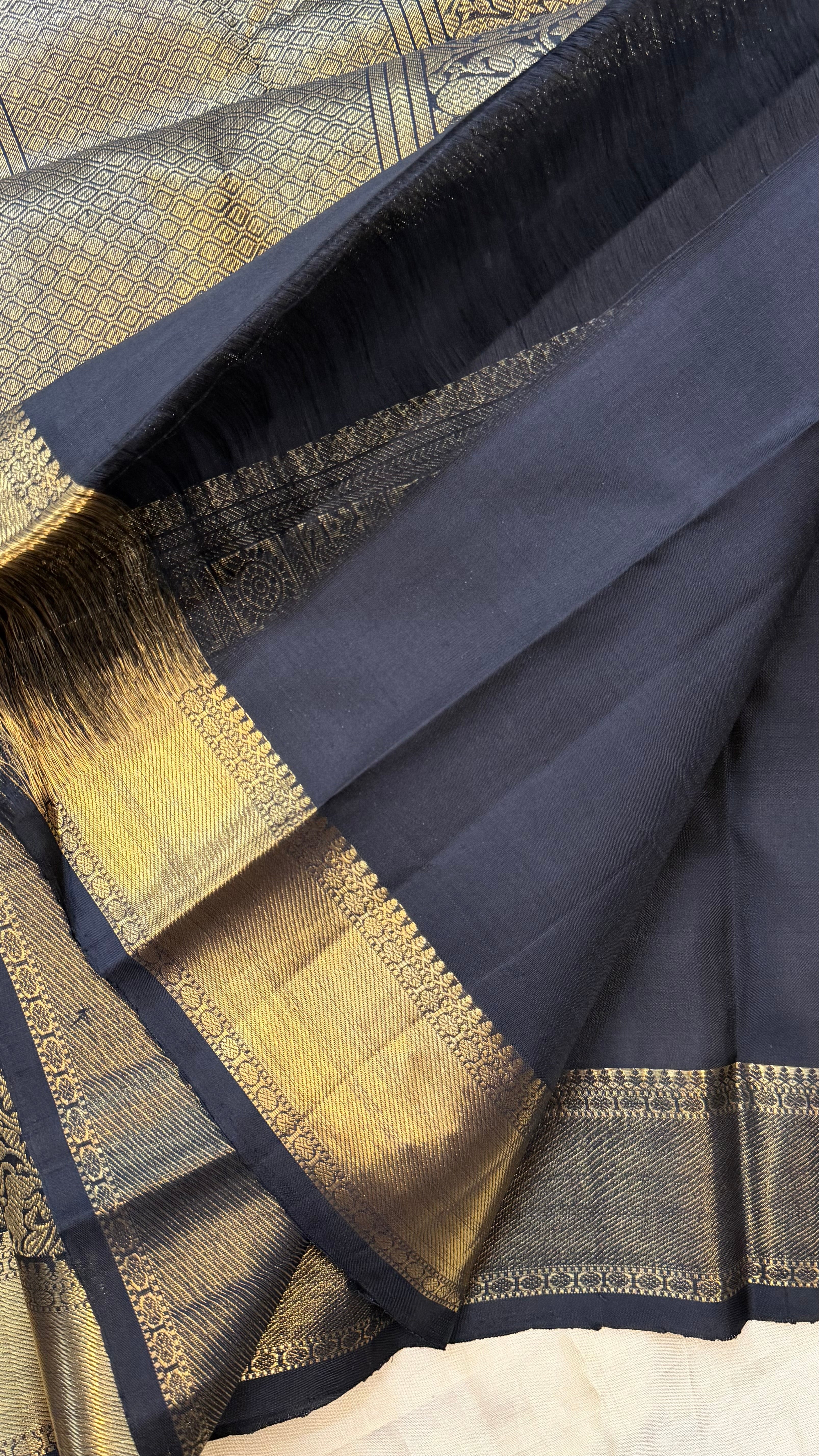 Black Kodi Kanjipuram / Kanjipuram silk