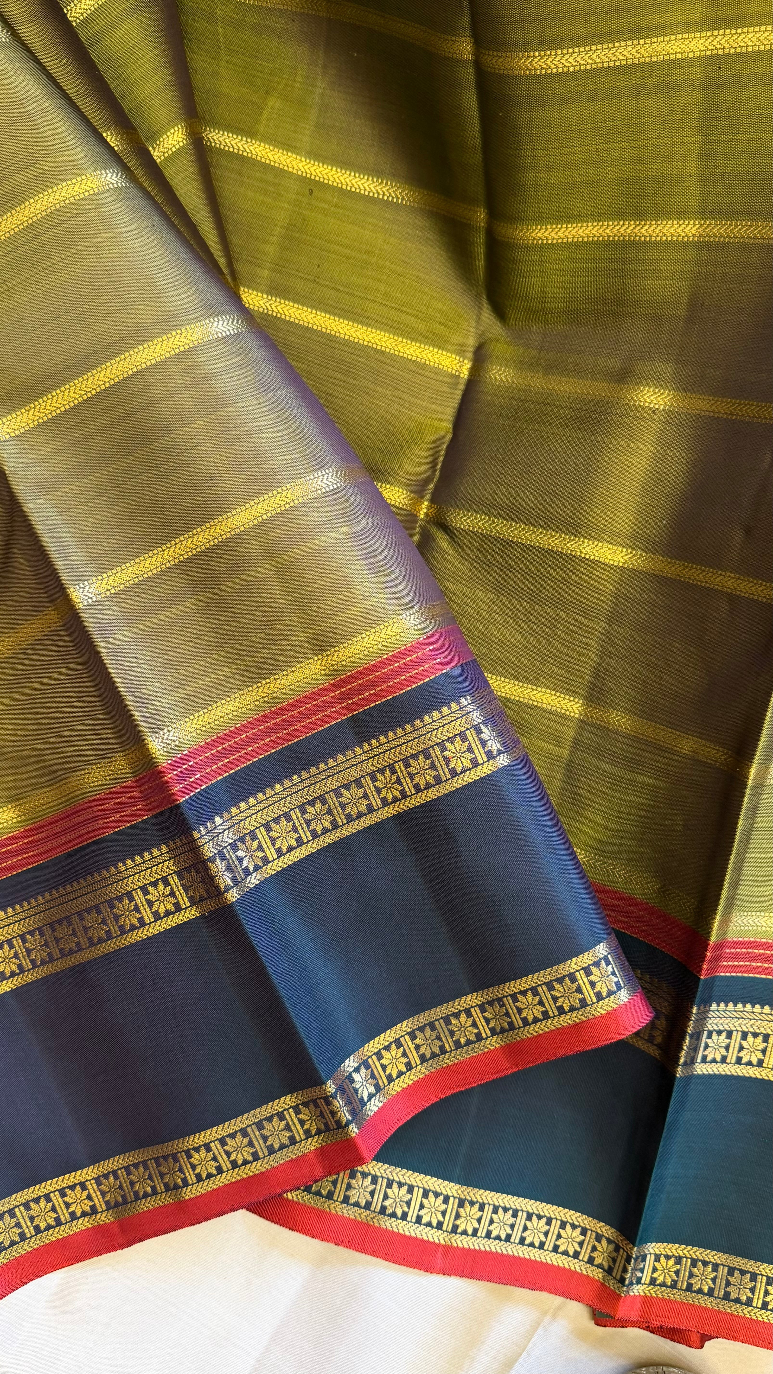 Mehandi green veldhari and rettapet border/ kanjipuram silk