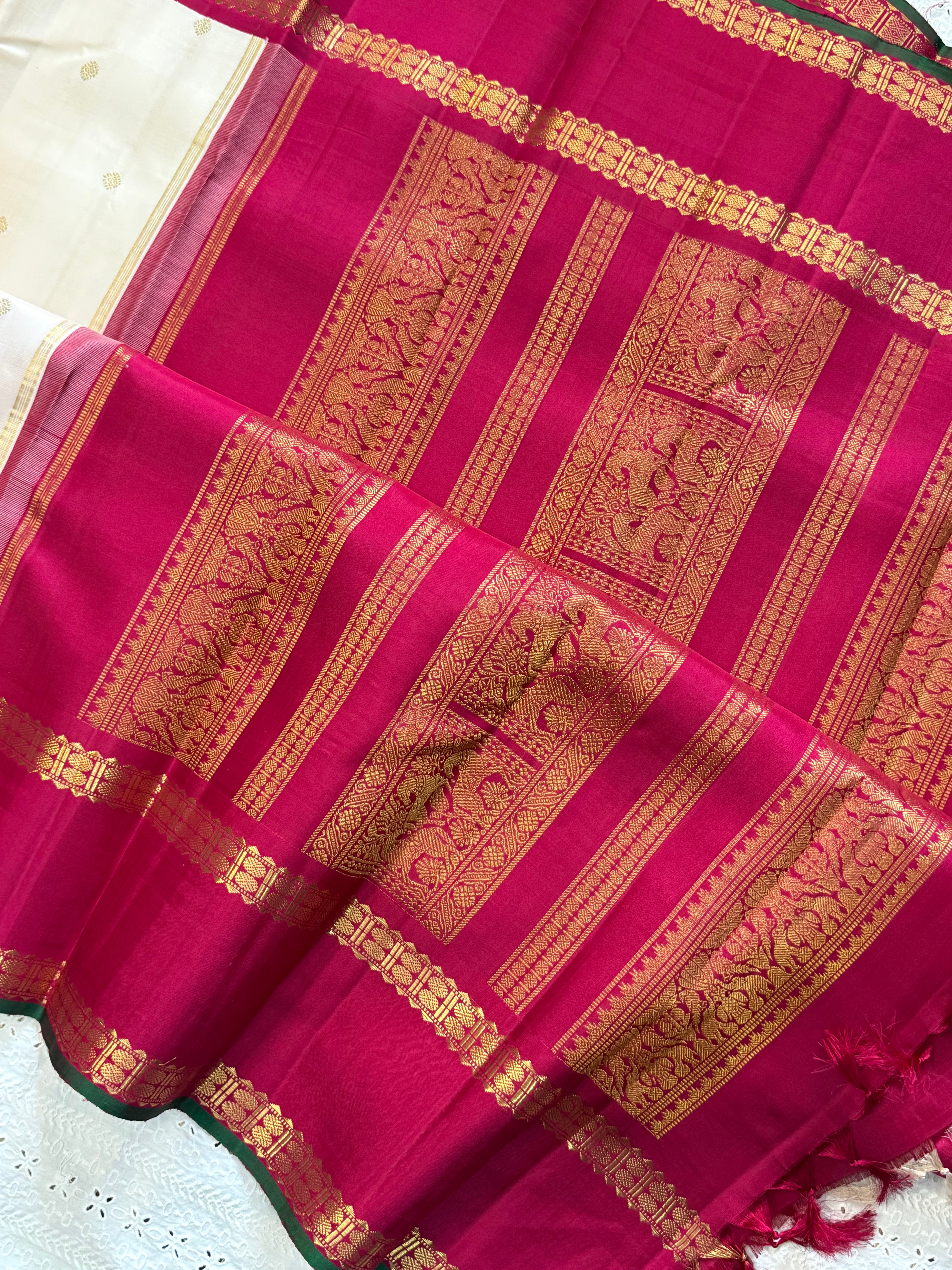 Offwhite and pinkish Araku rettapet border kai korvai/ Kanjipuram silk