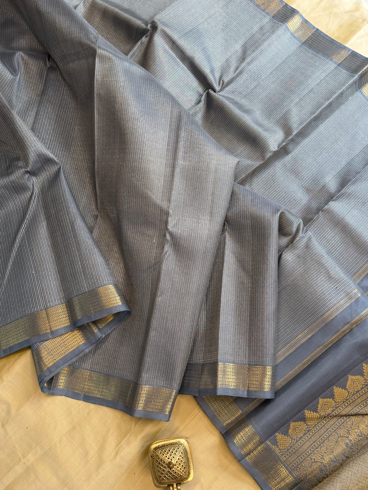 Body gold and silver Zari line and small border pure Zari / Kanjipuram silk saree clsa