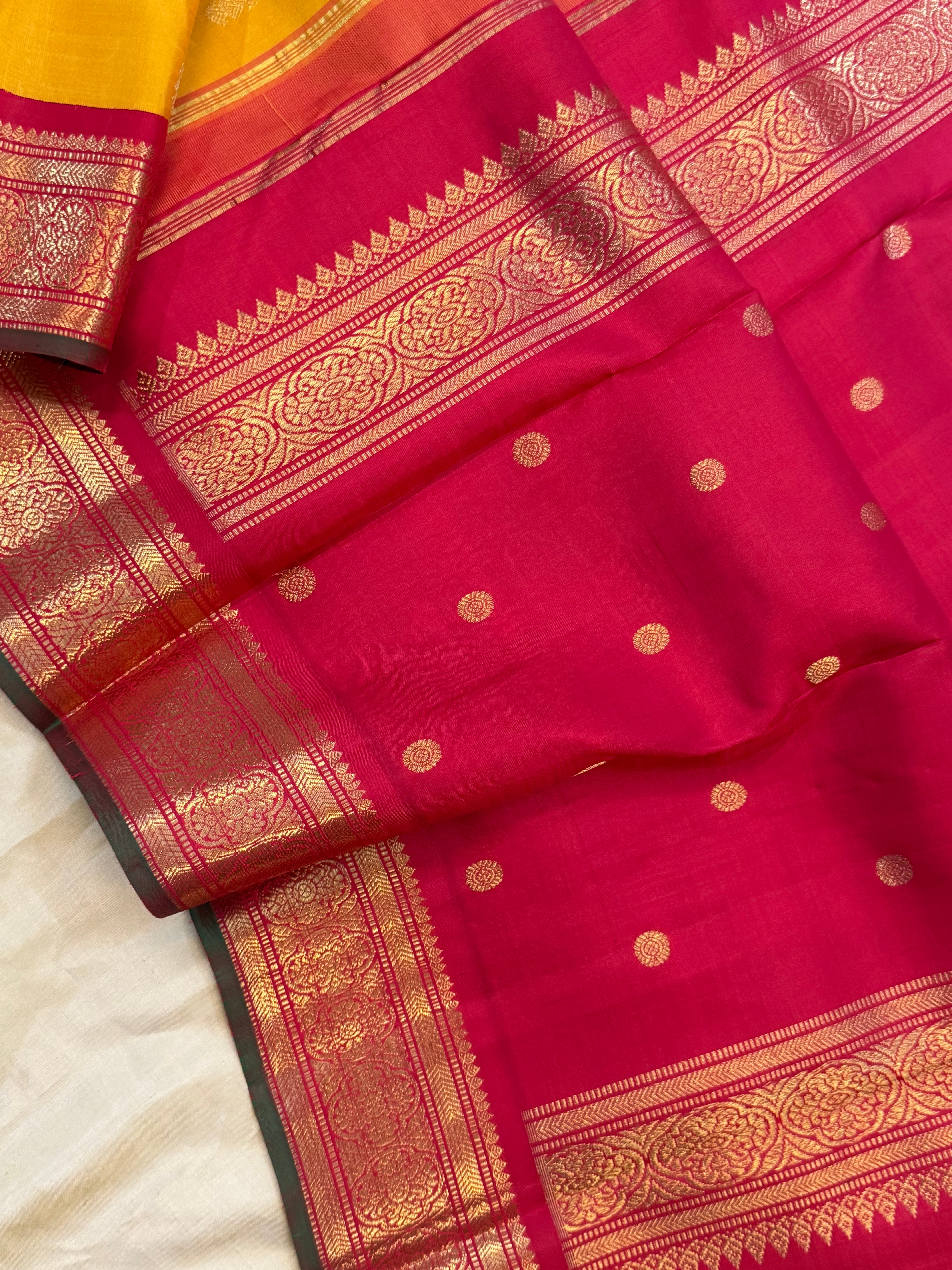 Golden manjal korvai / kanjipuram silk