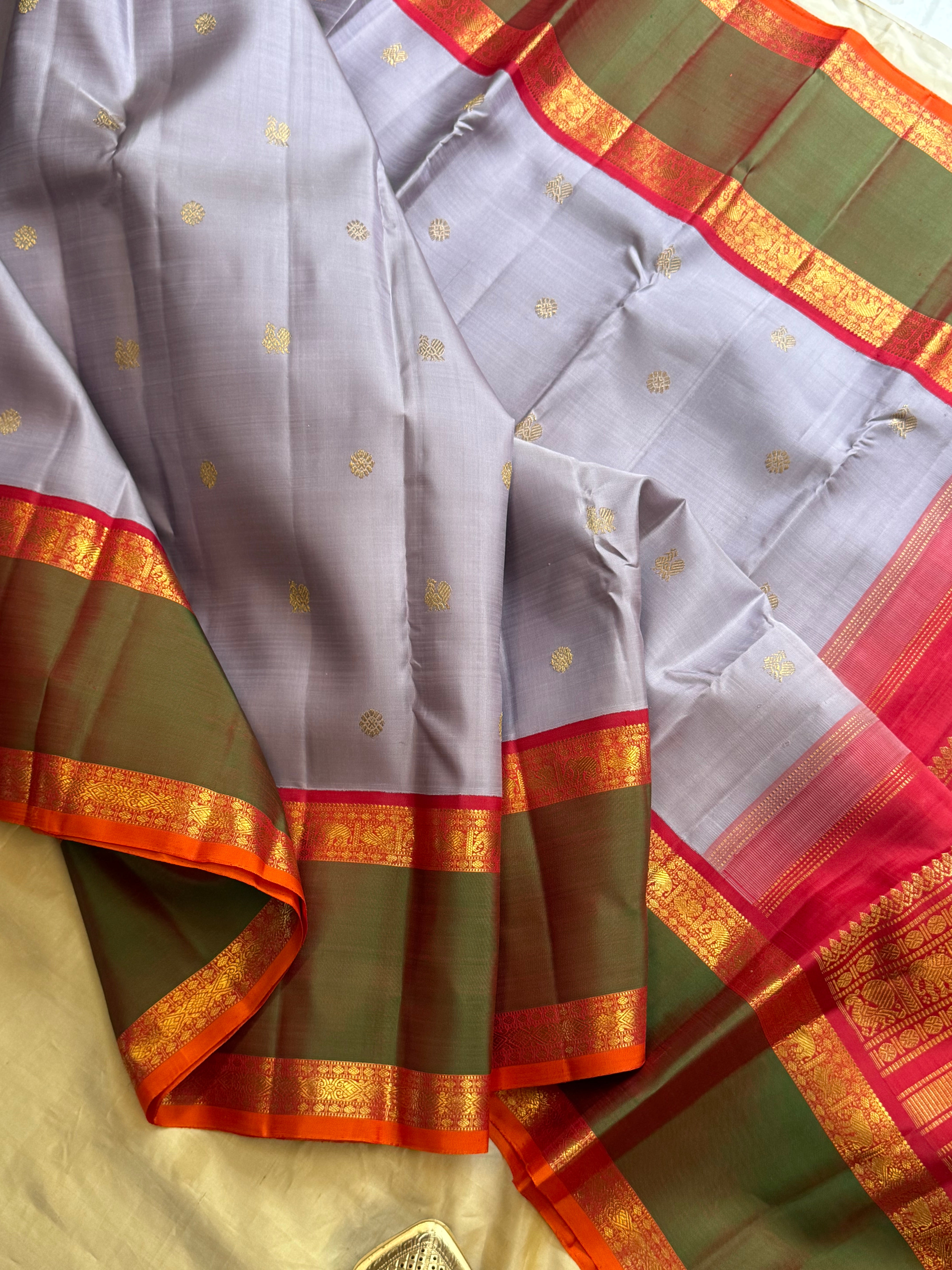 Light lavender Korvai / Kanjipuram silk