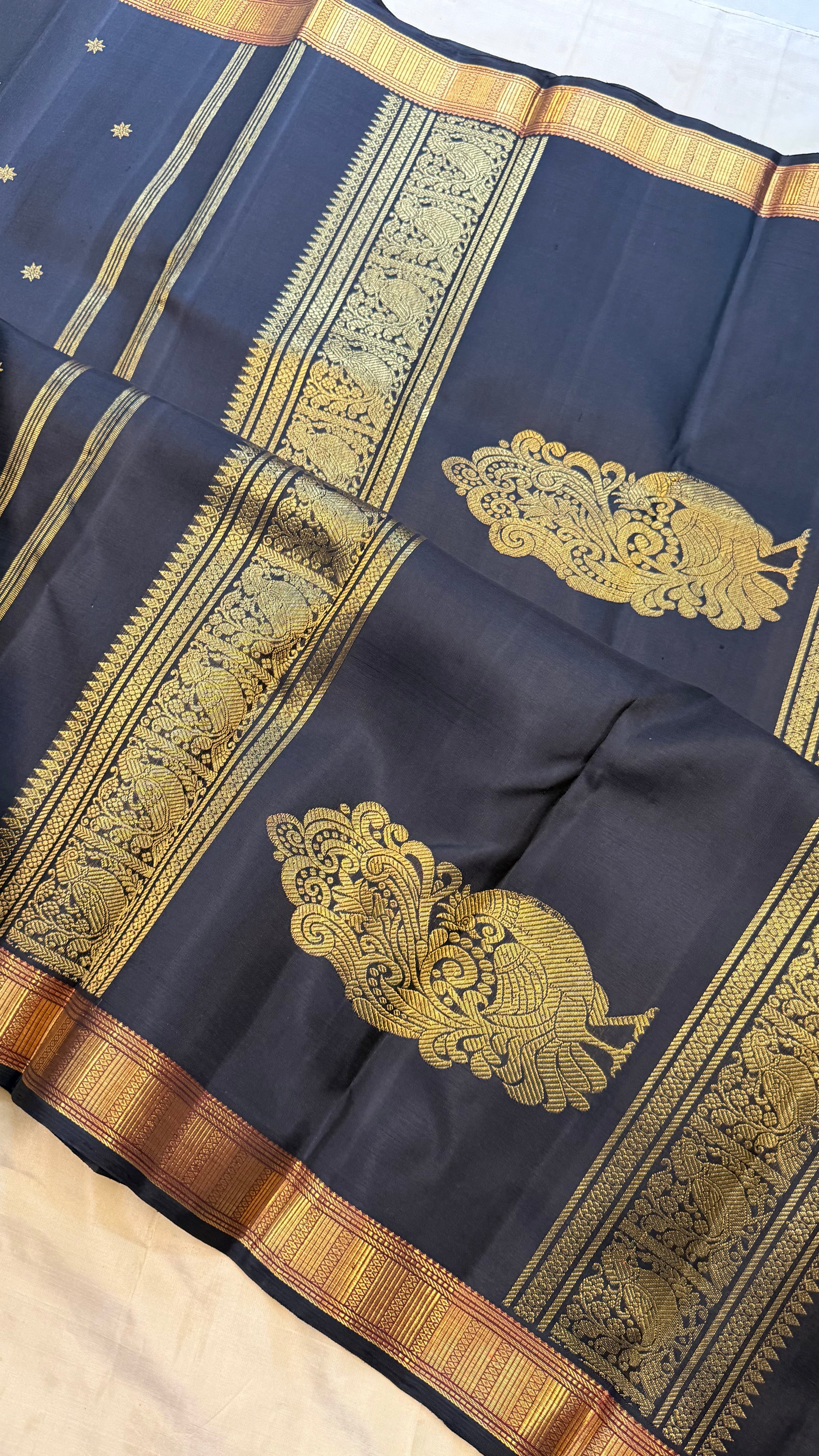 Black Kamalam Butta / Kanjipuram silk saree