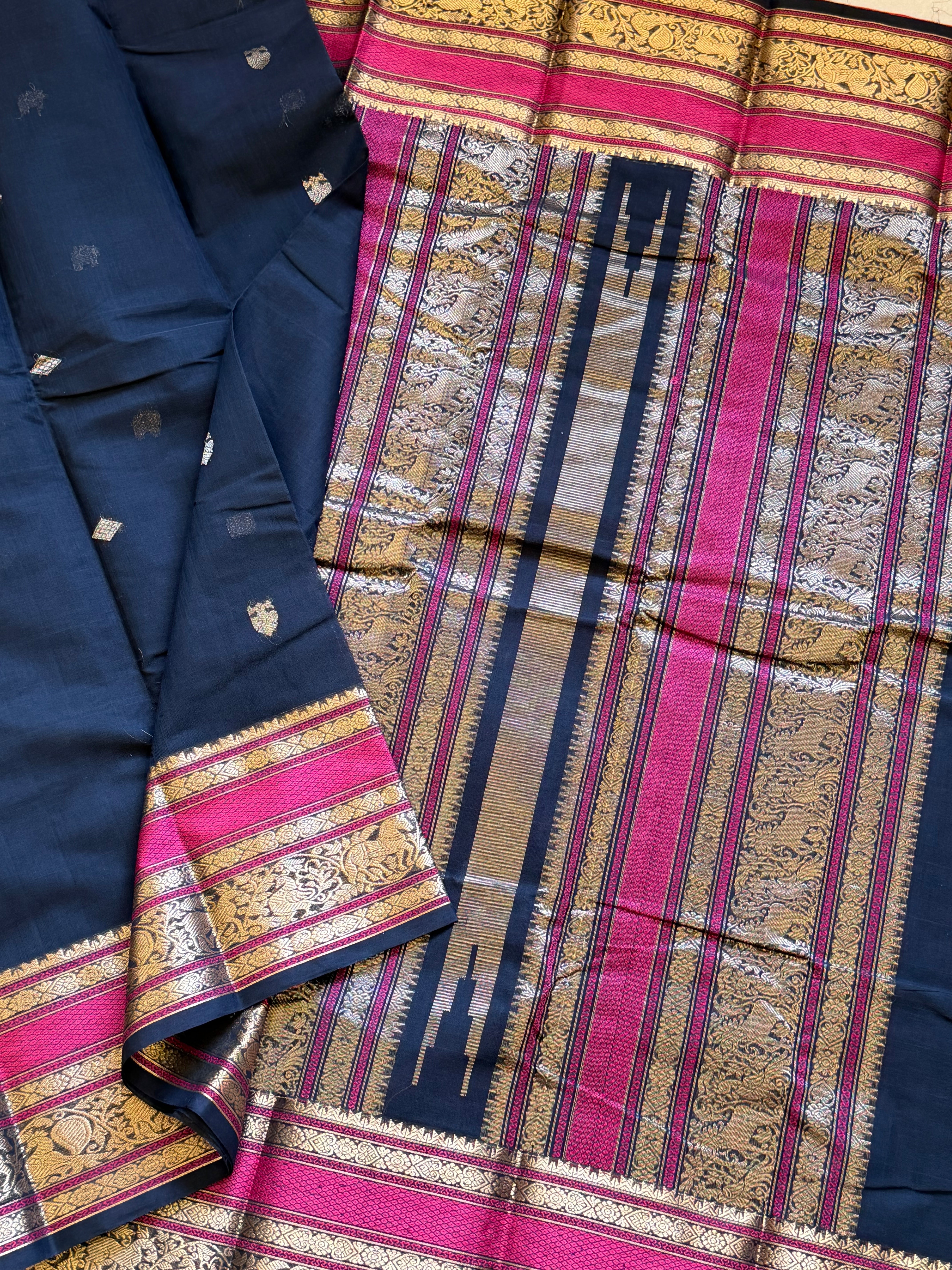 Black corner Zari Butta / Kanchi cotton